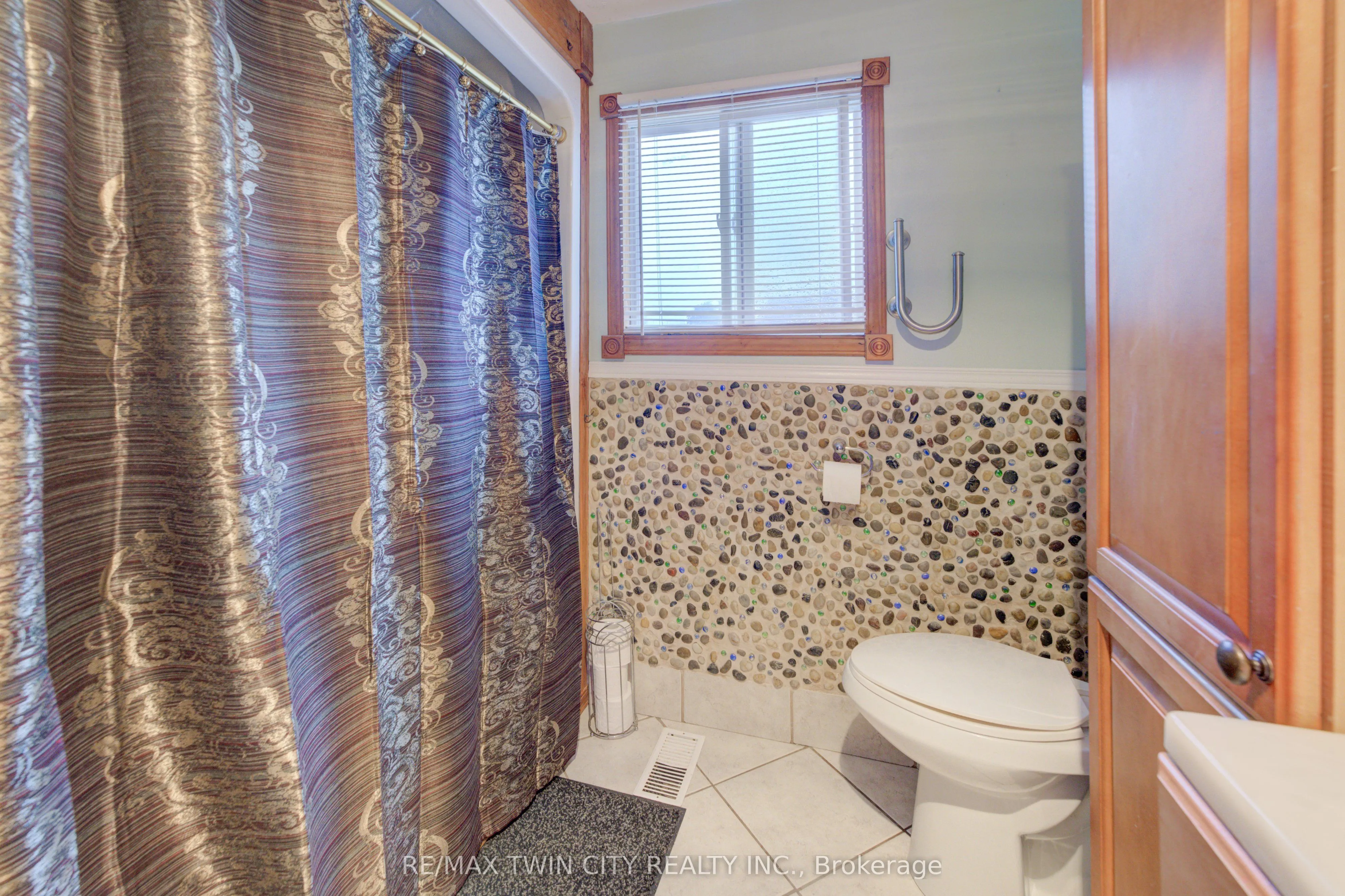 82 Timberlane Crescent