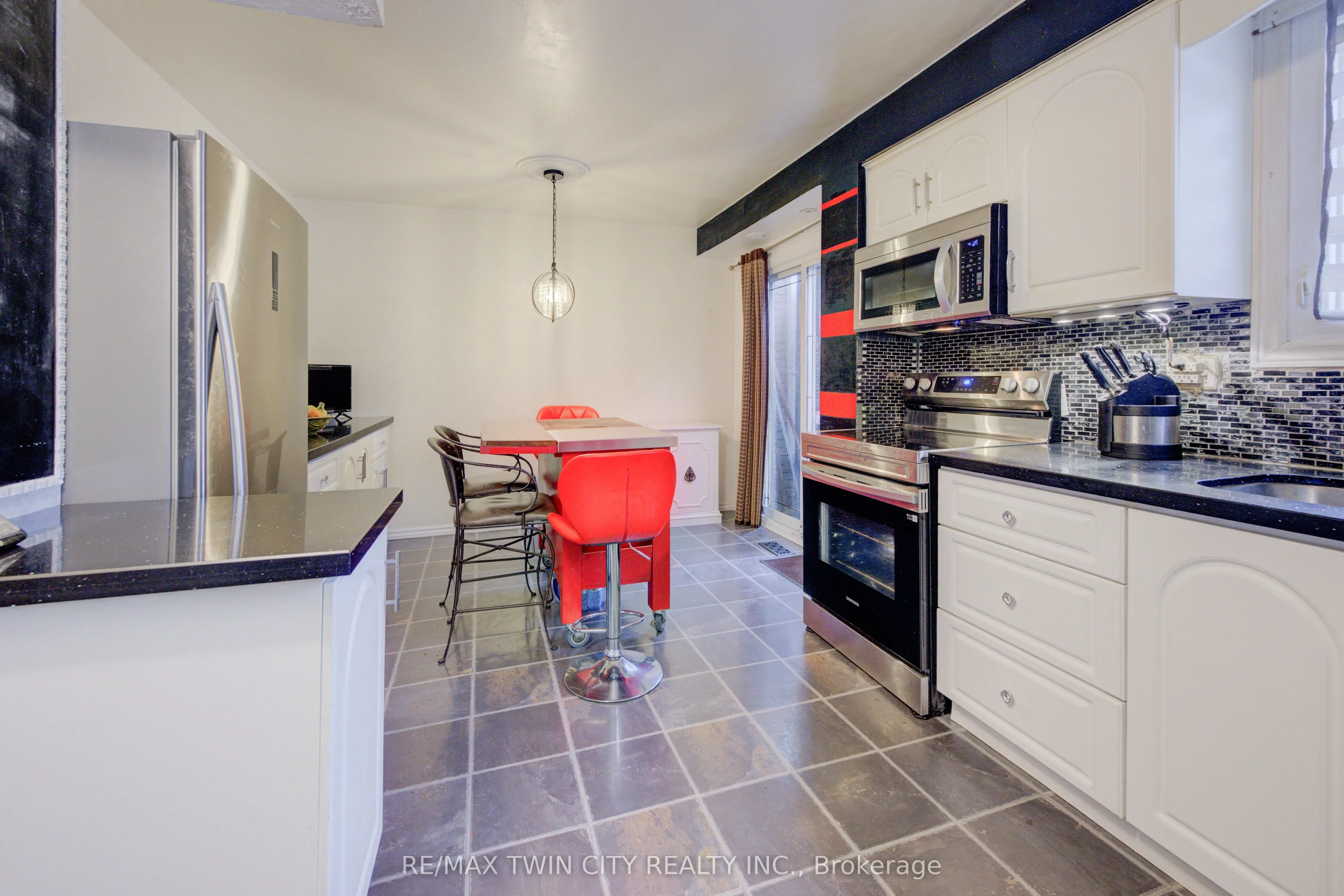82 Timberlane Crescent