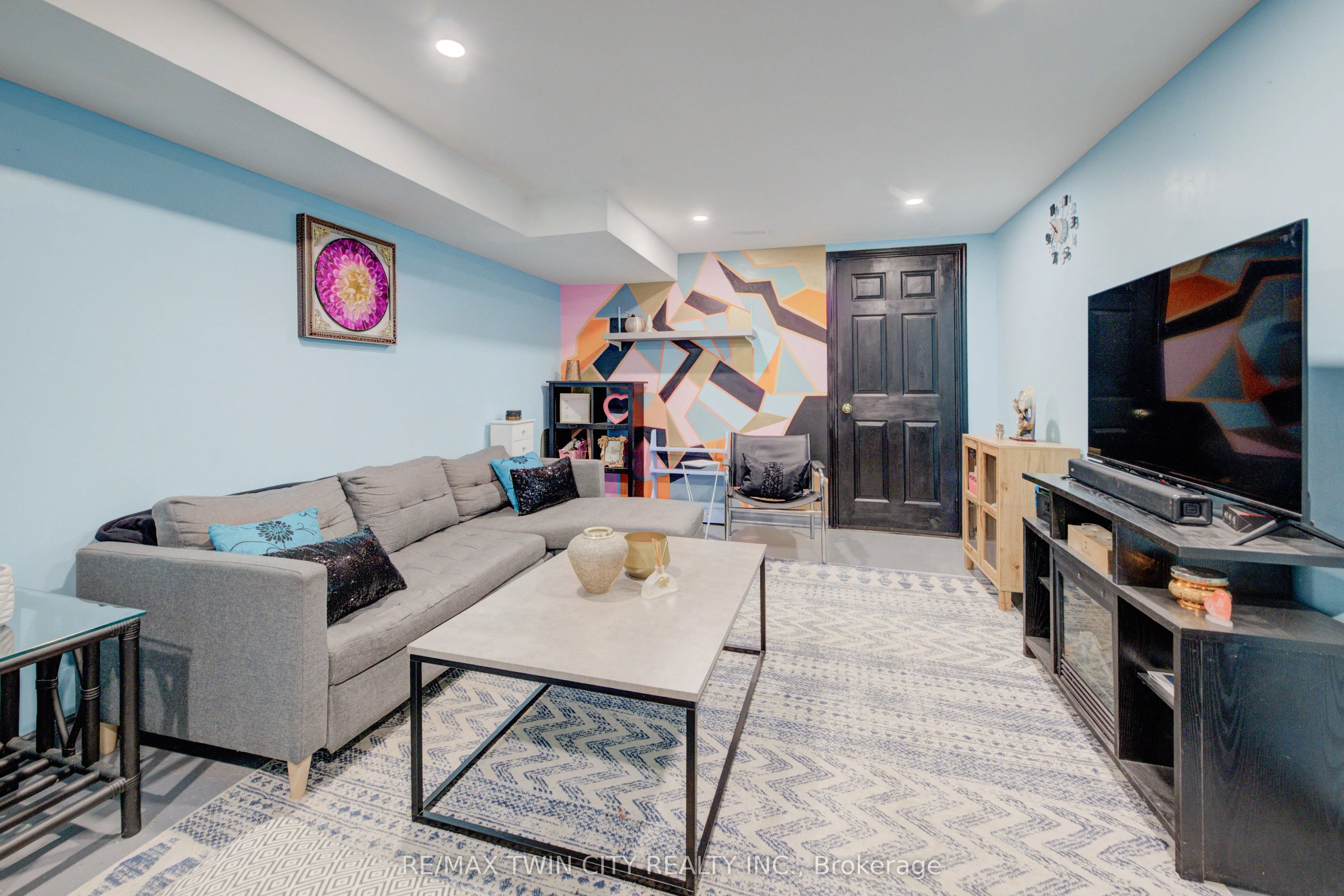 82 Timberlane Crescent