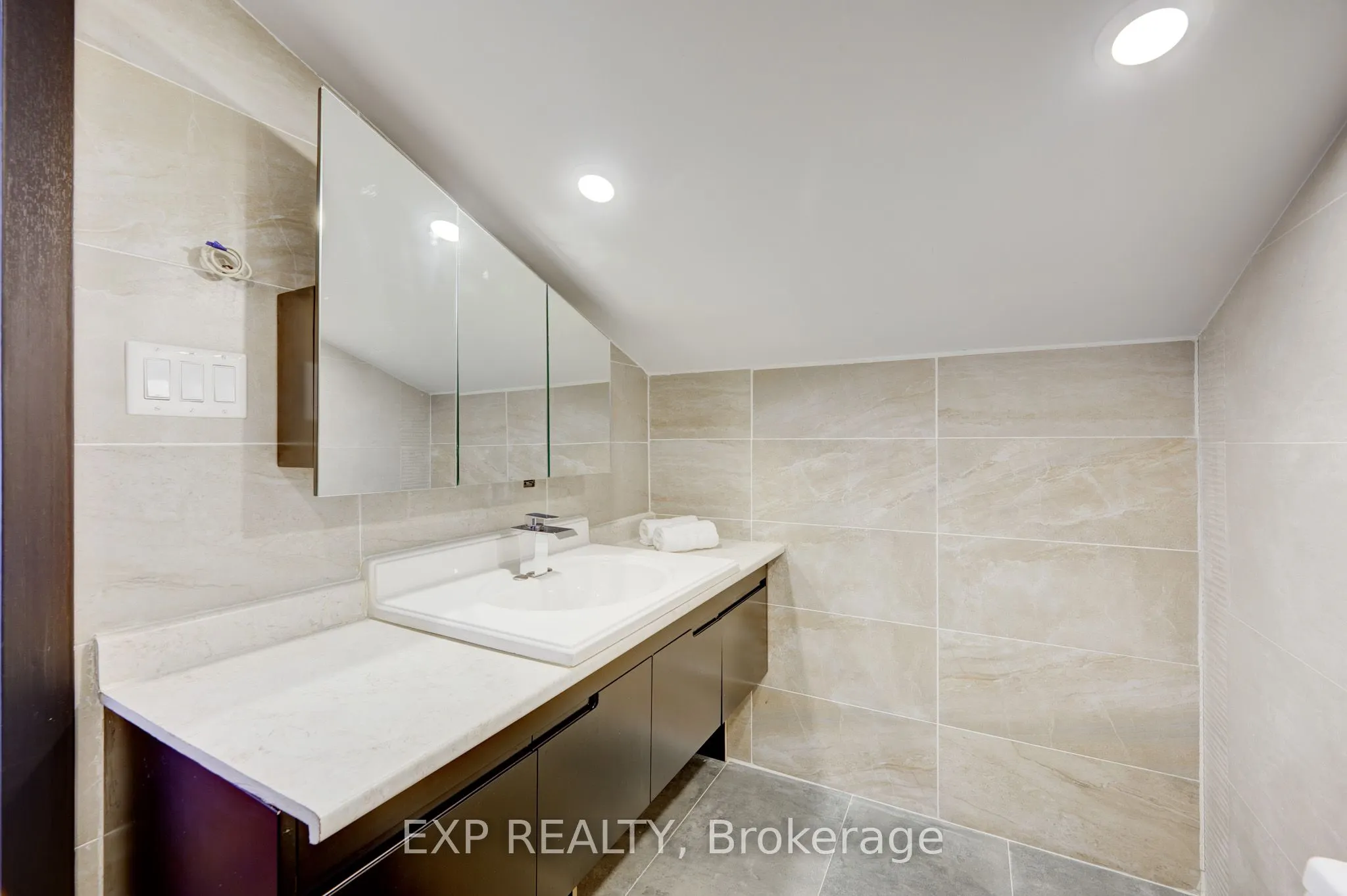 237 MAIN Street W, #B
