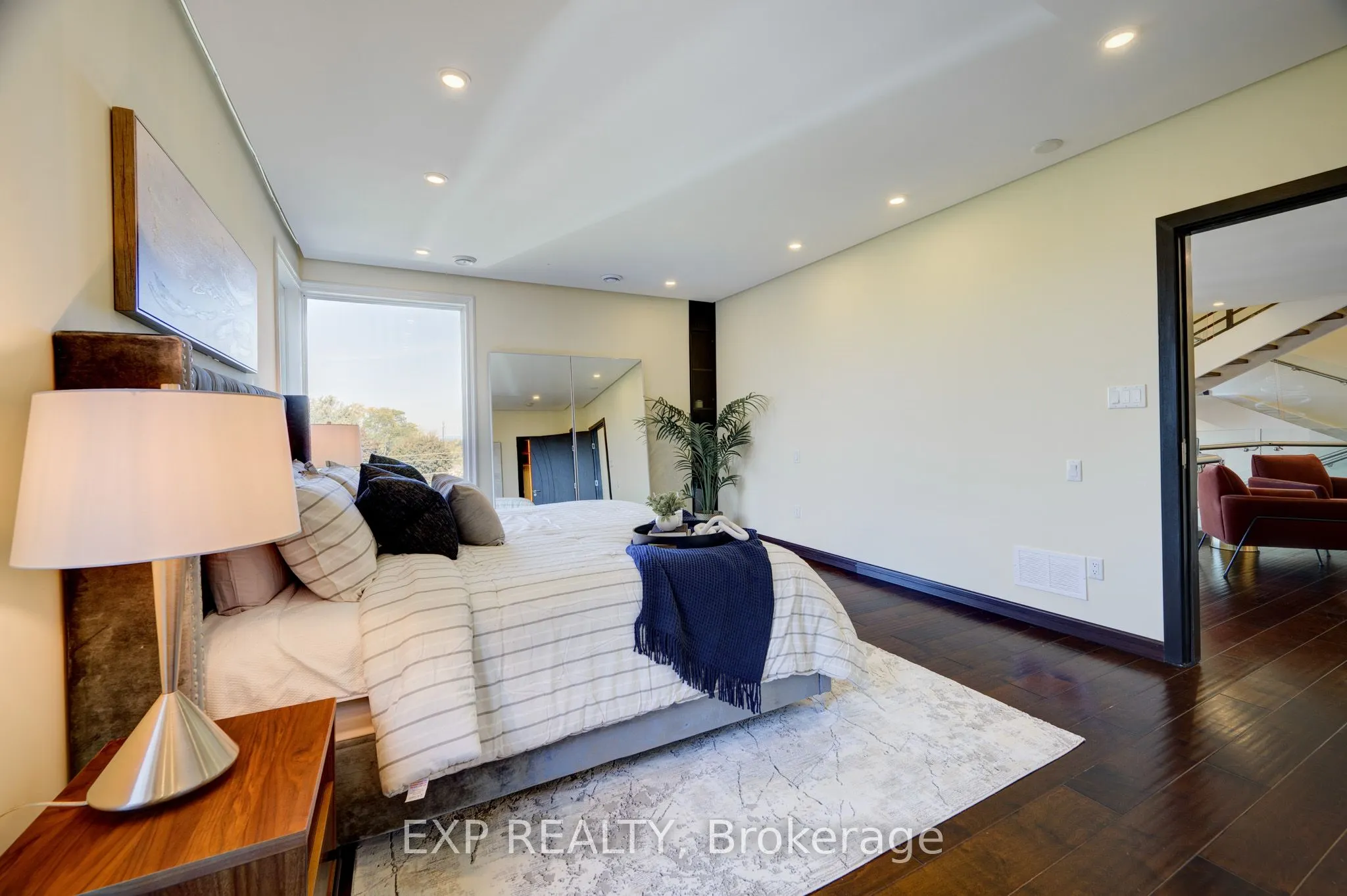 237 MAIN Street W, #B
