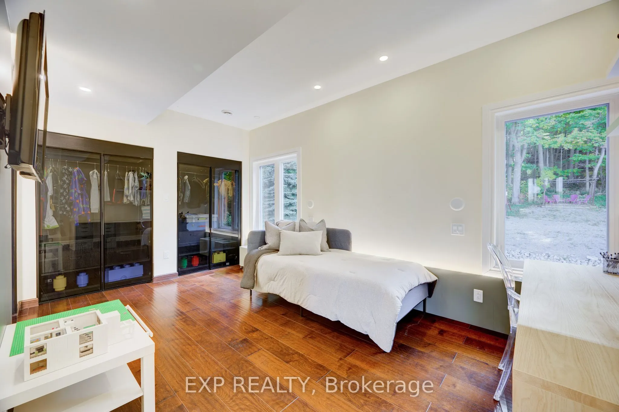 237 MAIN Street W, #B