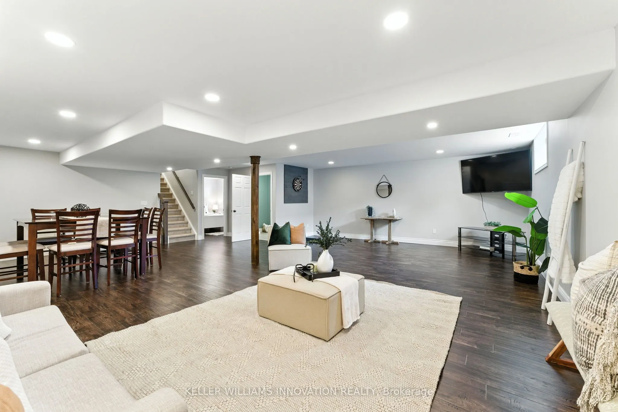 242 Hutton Street E