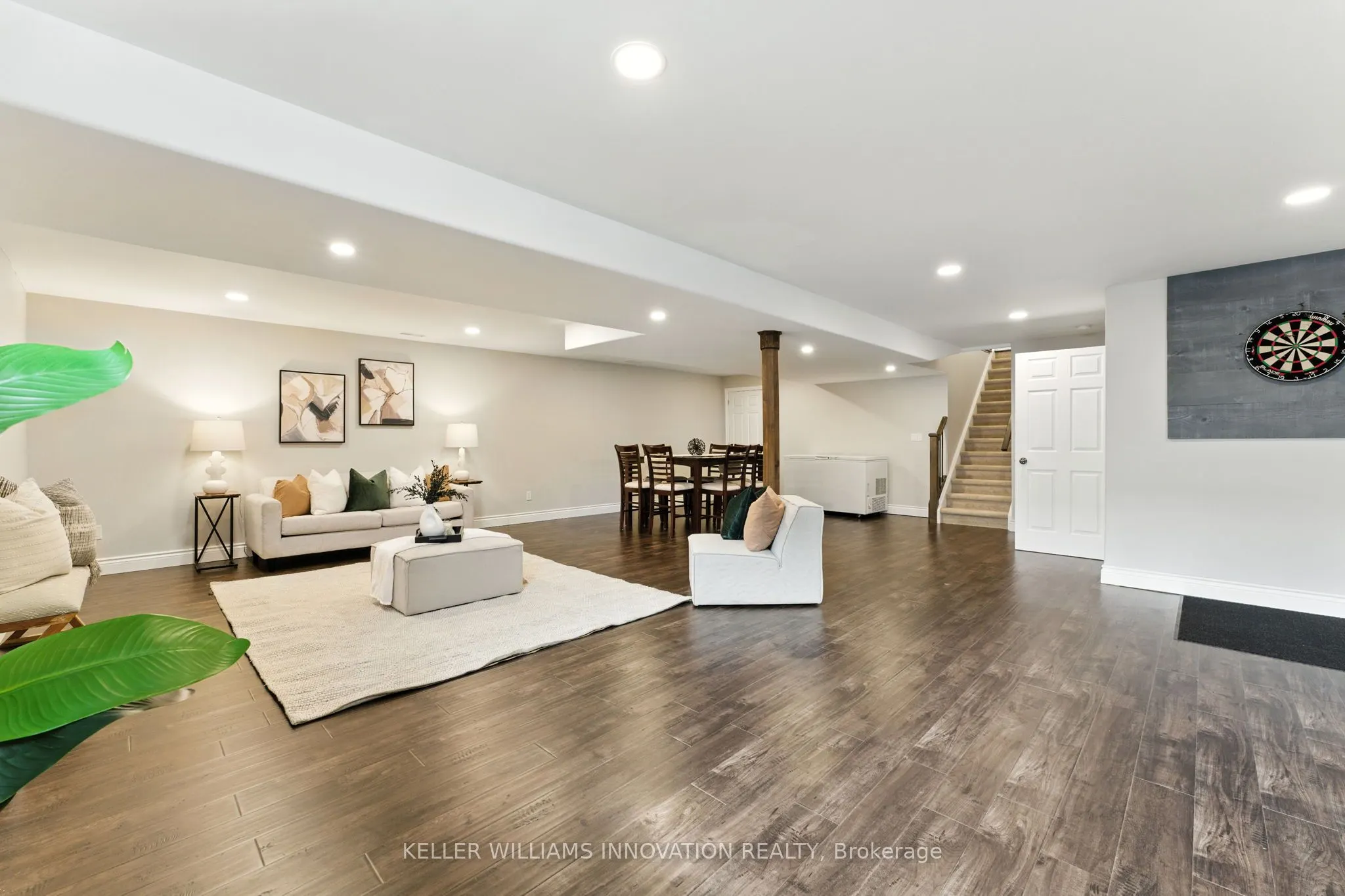 242 Hutton Street E