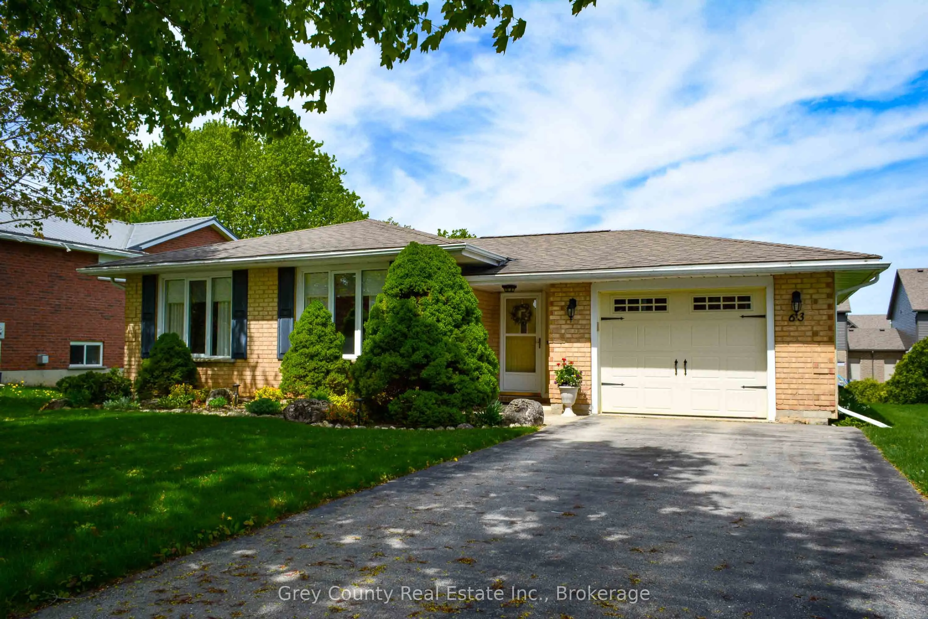 63 GRAYVIEW Drive
