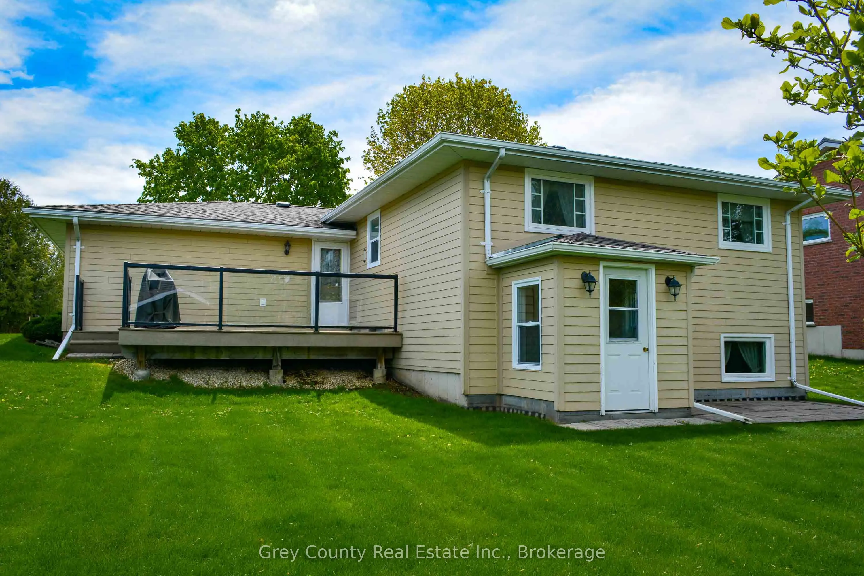 63 GRAYVIEW Drive