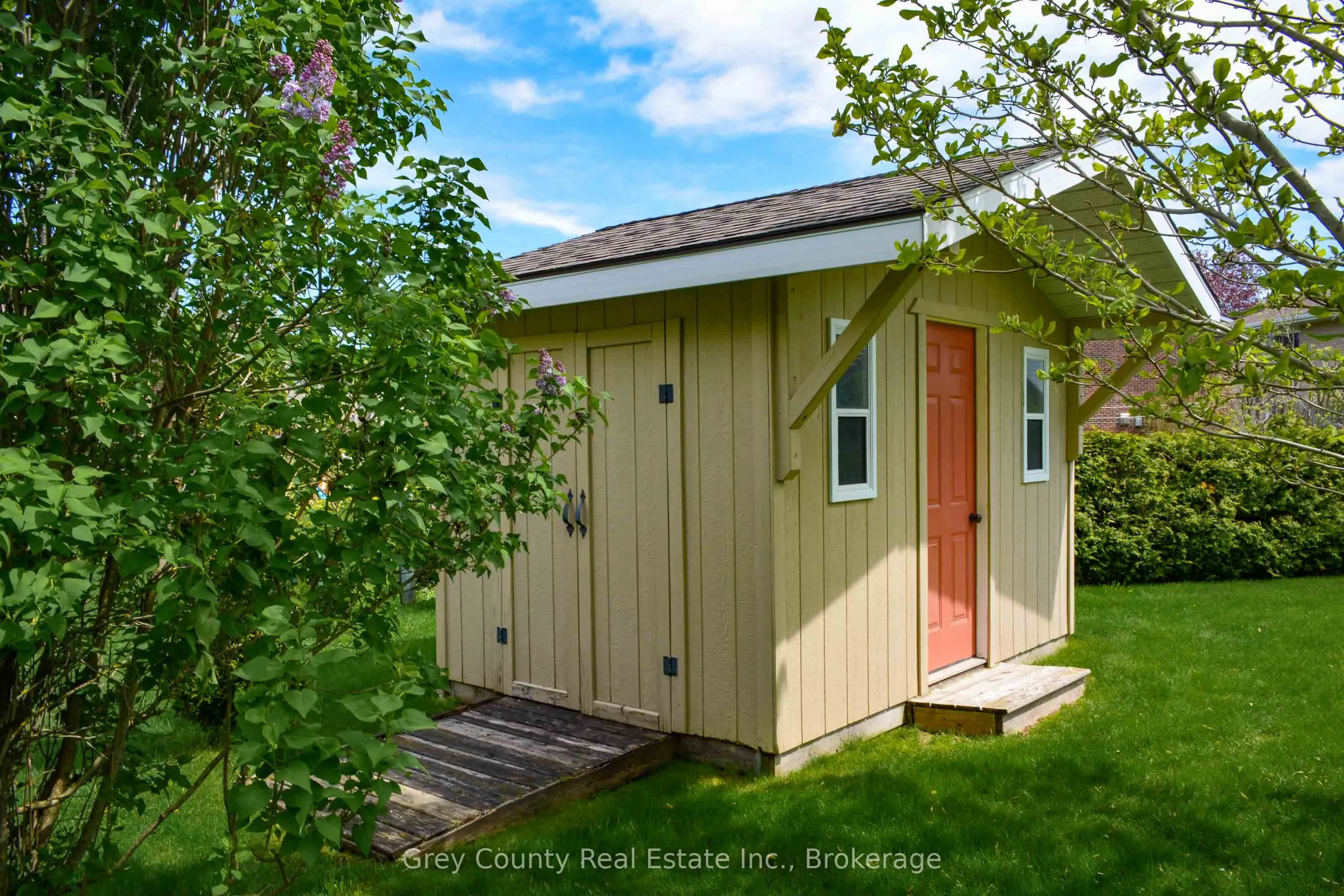 63 GRAYVIEW Drive