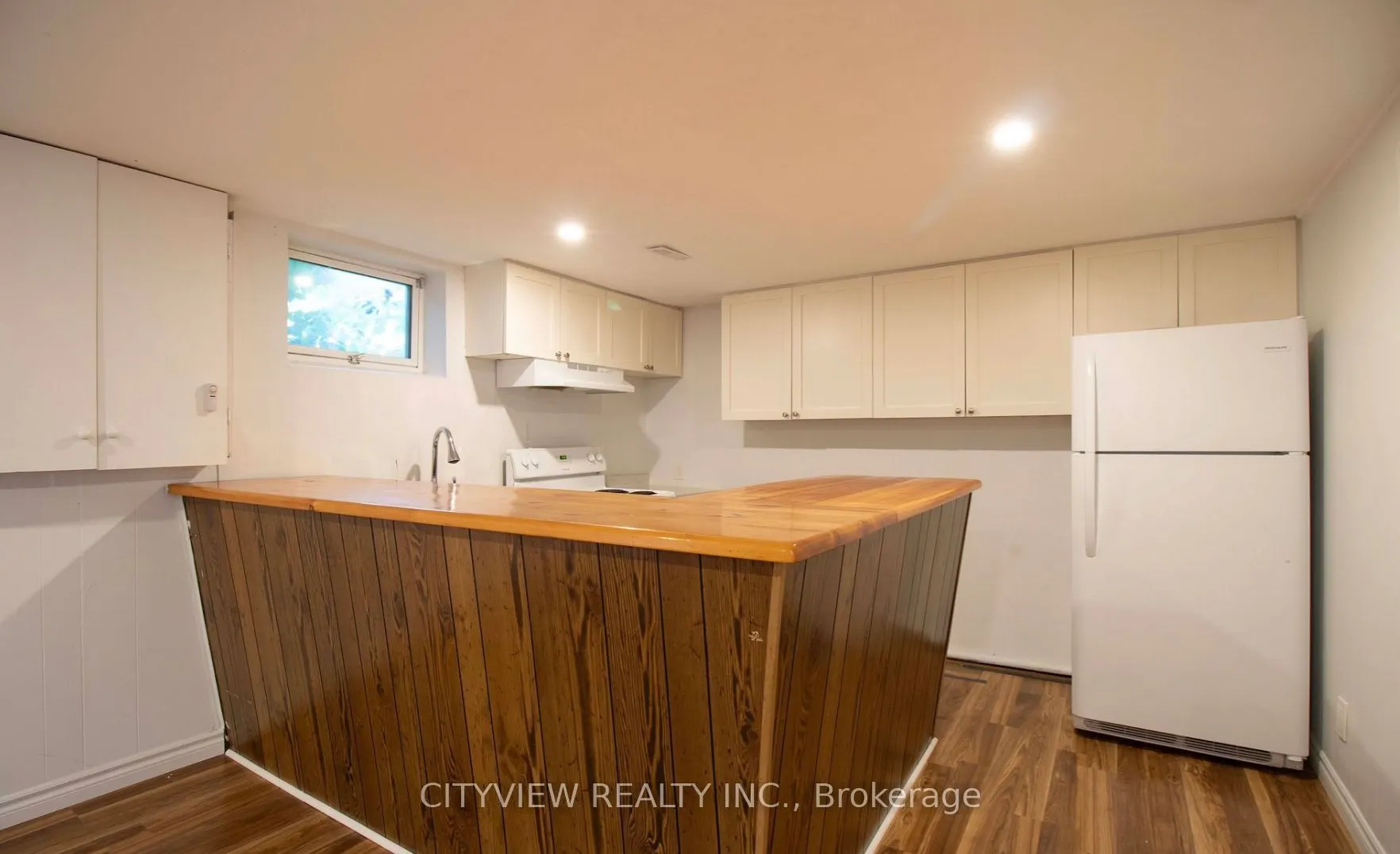 8 Joncaire Place