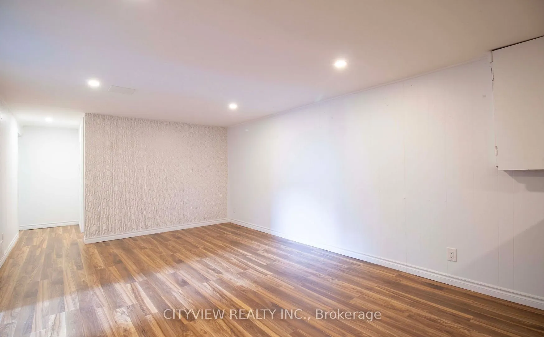 8 Joncaire Place