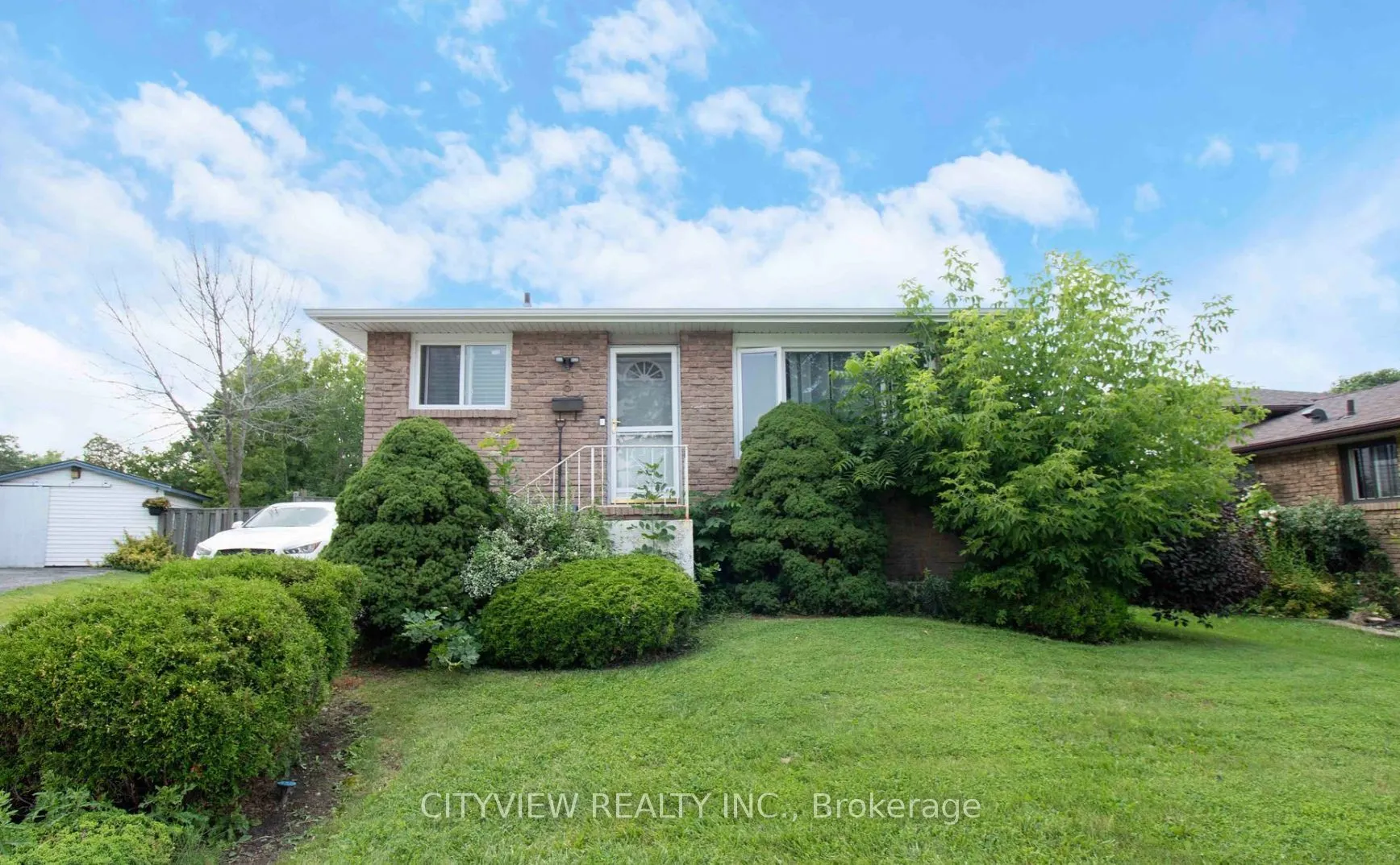8 Joncaire Place