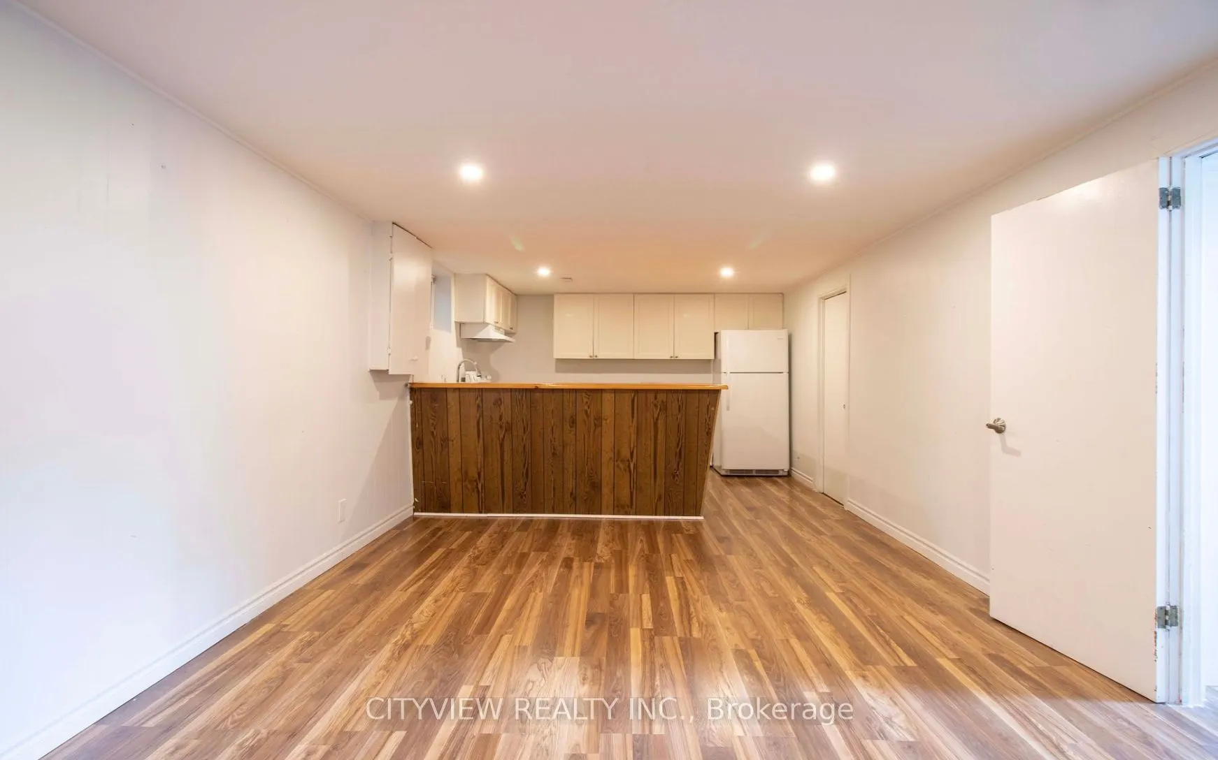8 Joncaire Place