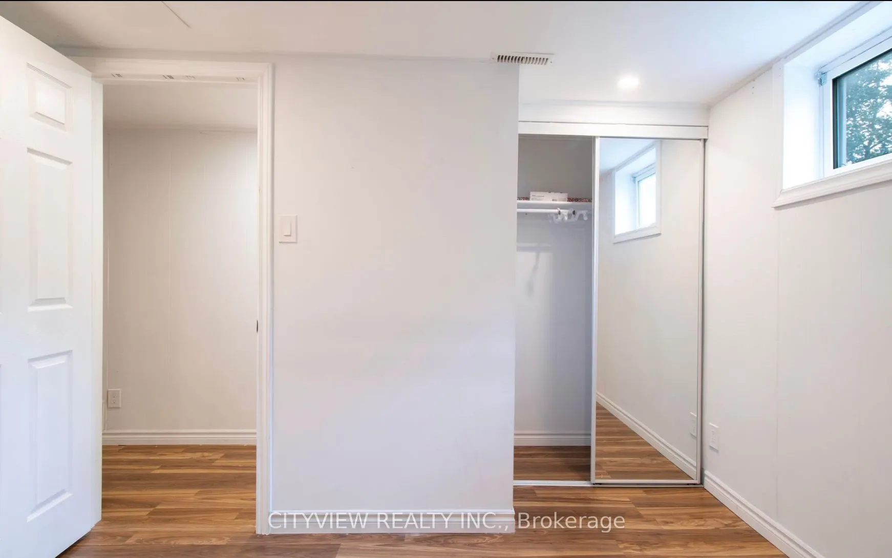 8 Joncaire Place