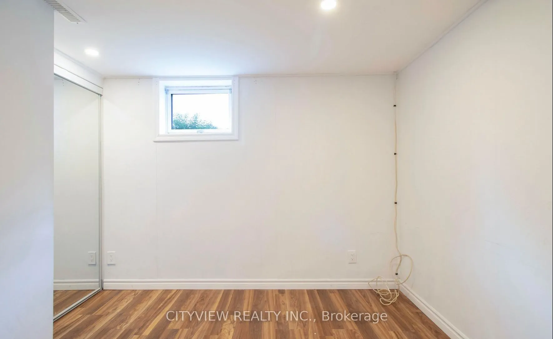 8 Joncaire Place