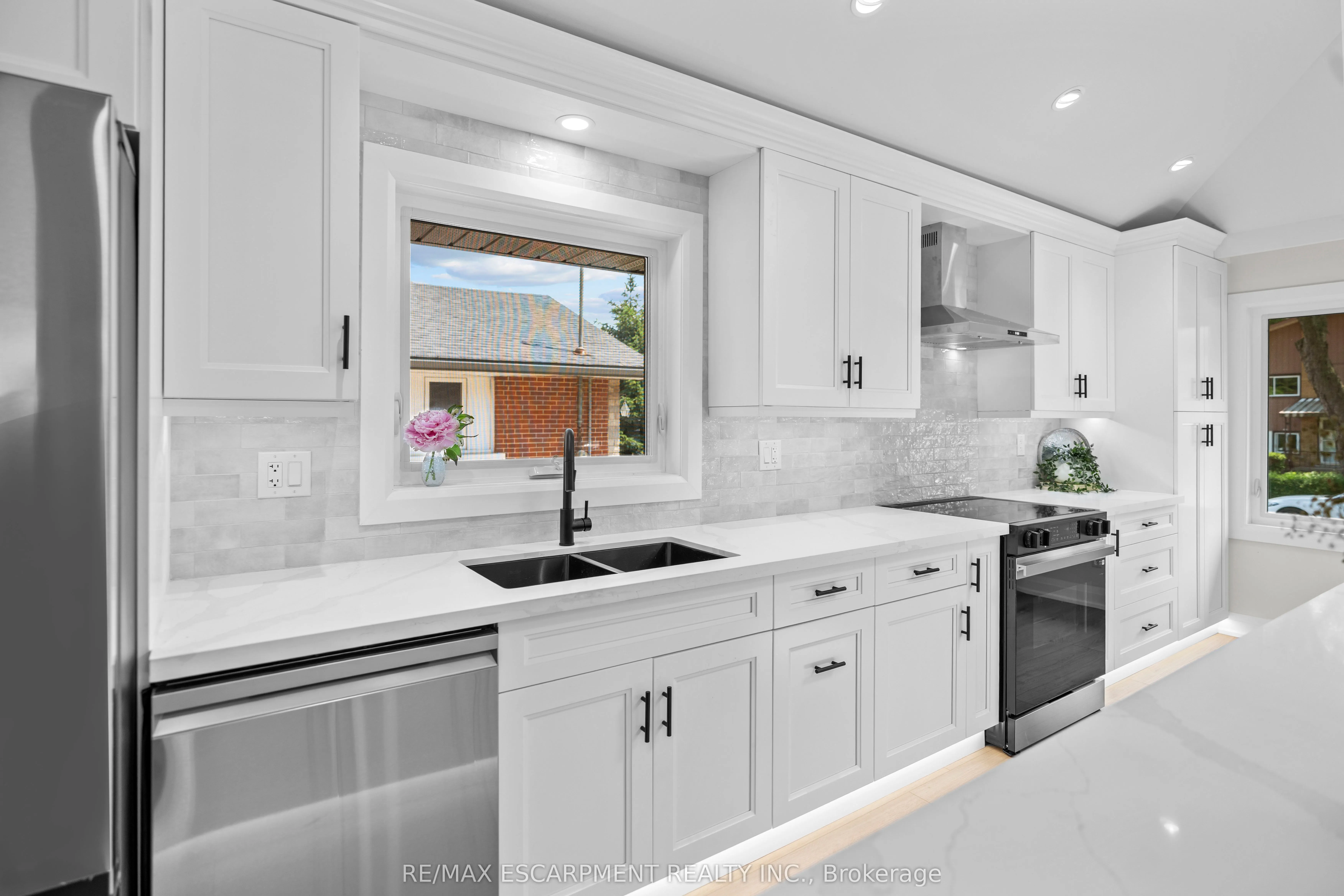 15 Hardale Crescent