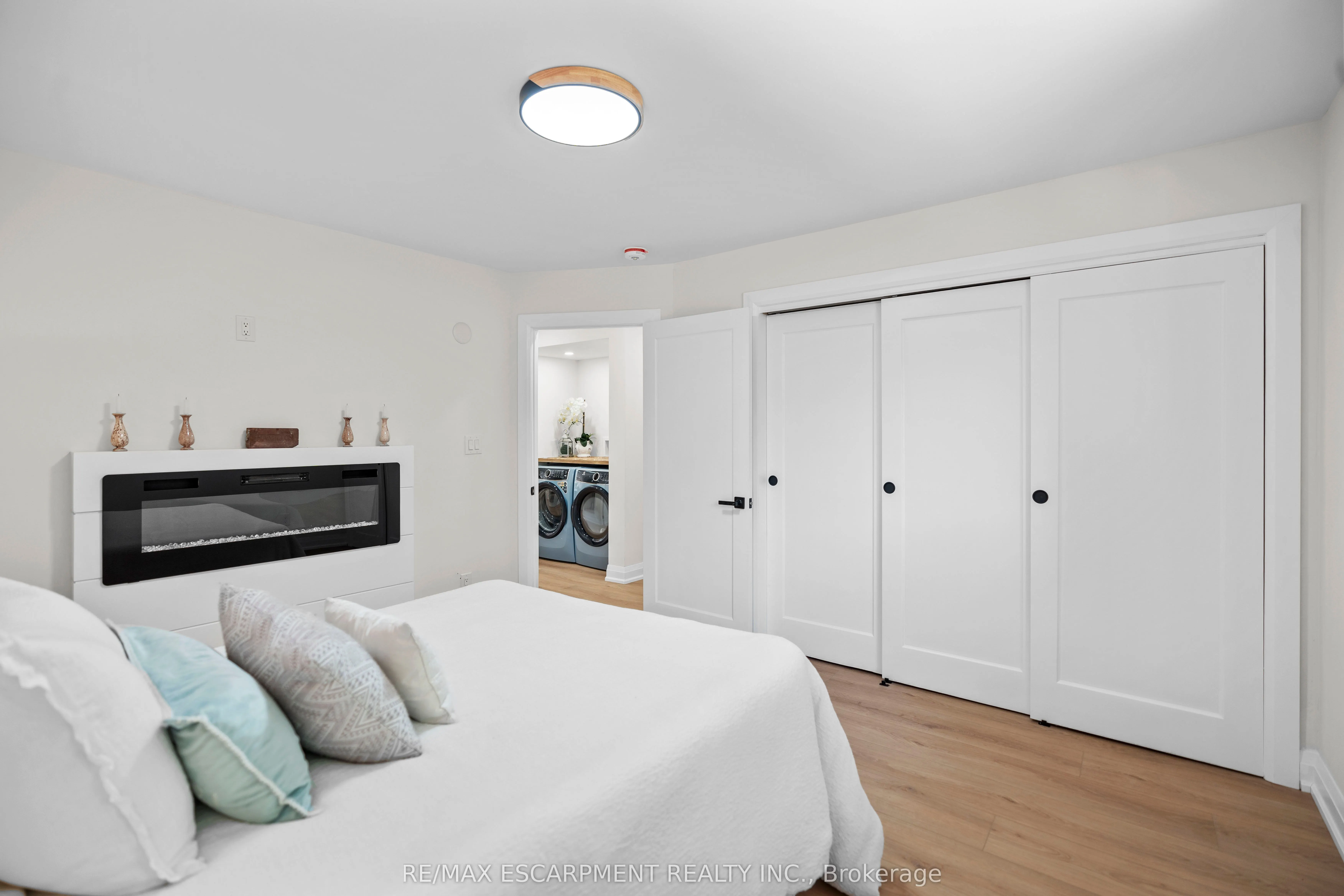 15 Hardale Crescent