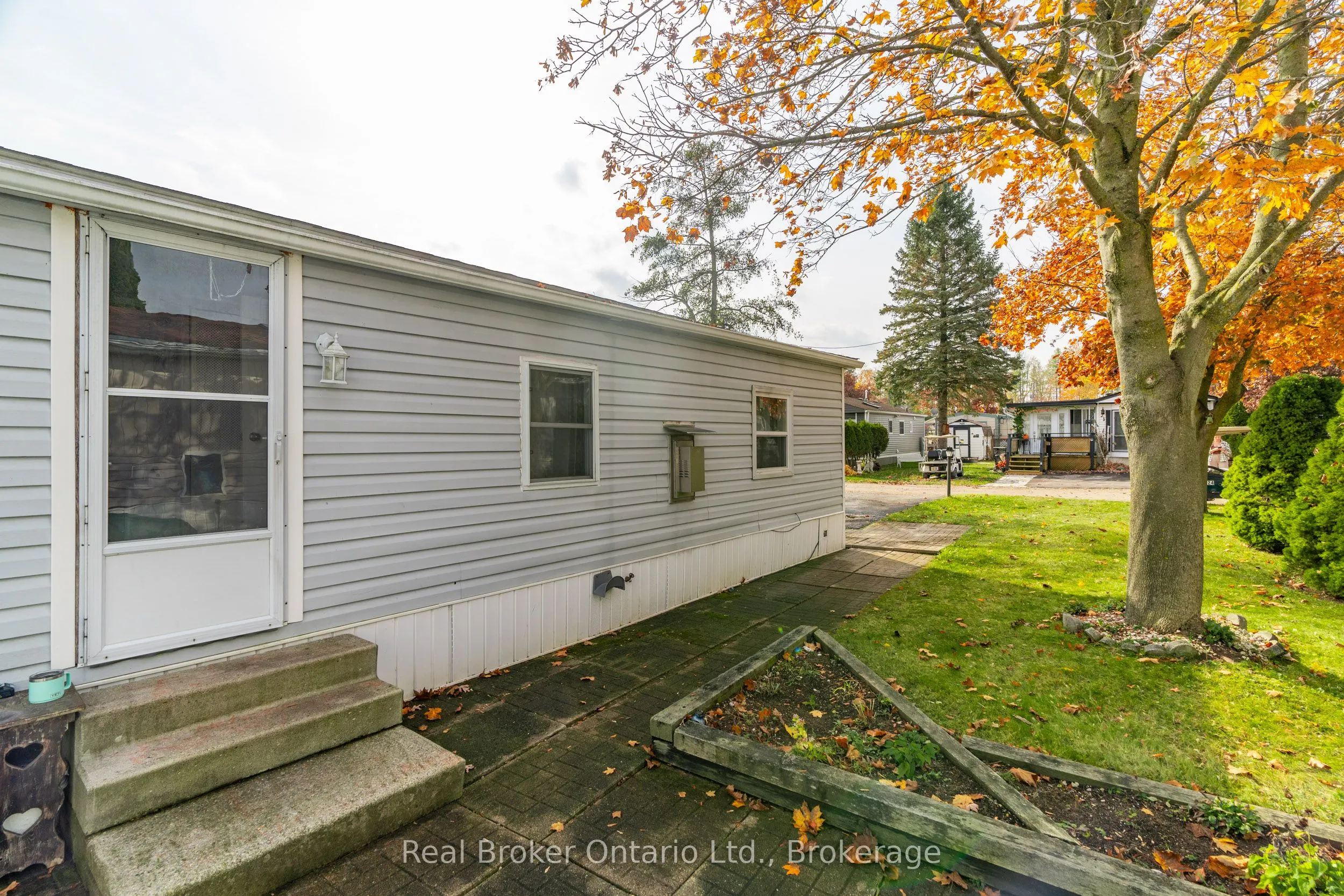 524 POPLAR Place
