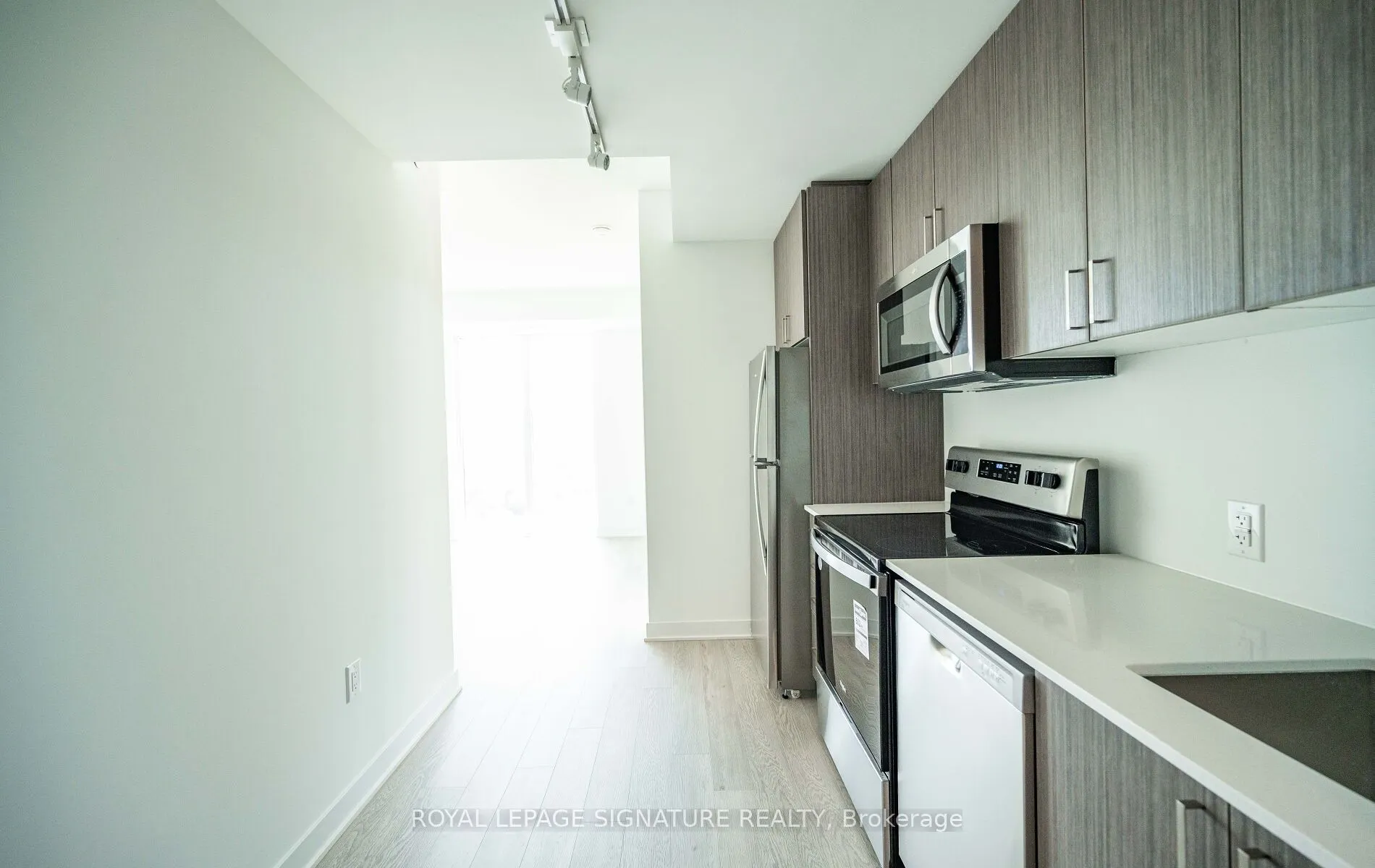 2782 Barton Street E, #1419