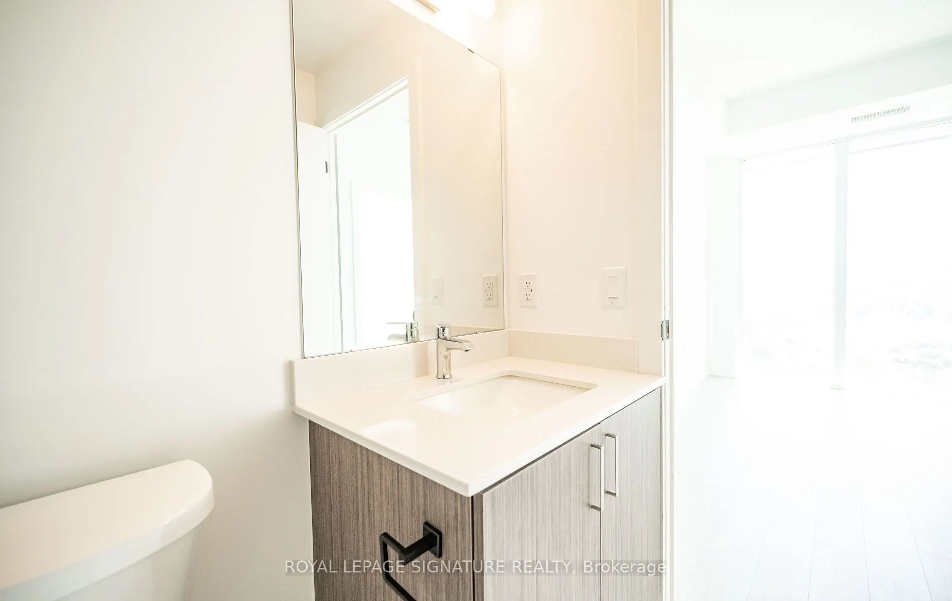 2782 Barton Street E, #1419