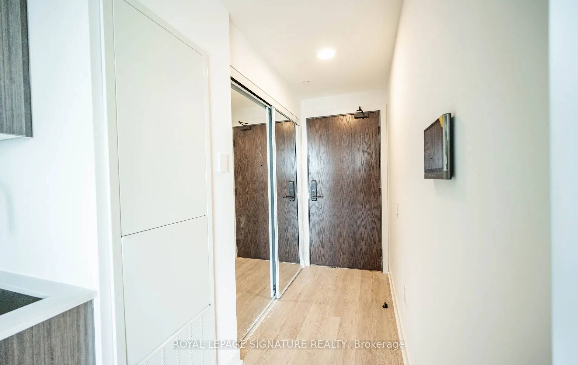2782 Barton Street E, #1419