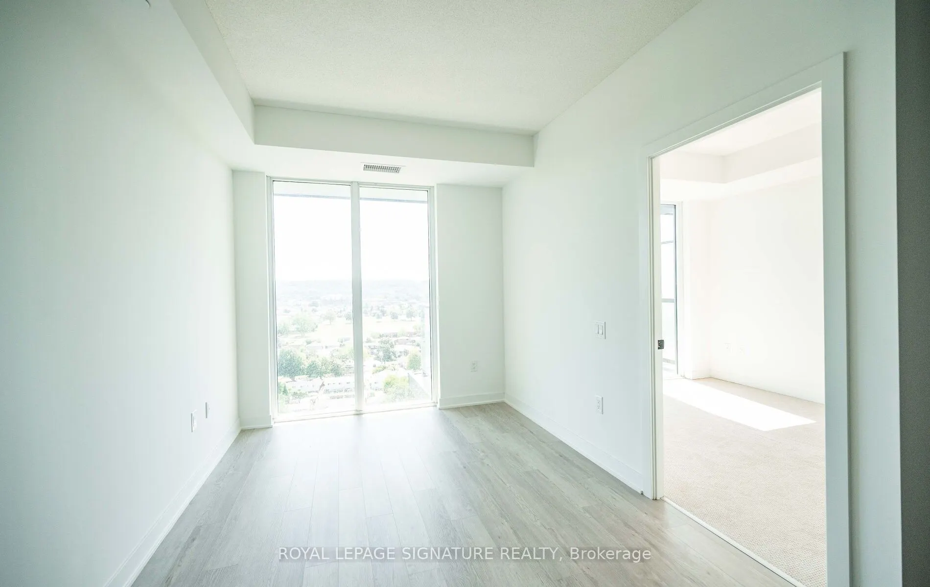 2782 Barton Street E, #1419