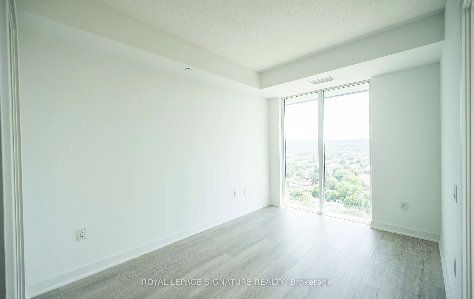 2782 Barton Street E, #1419