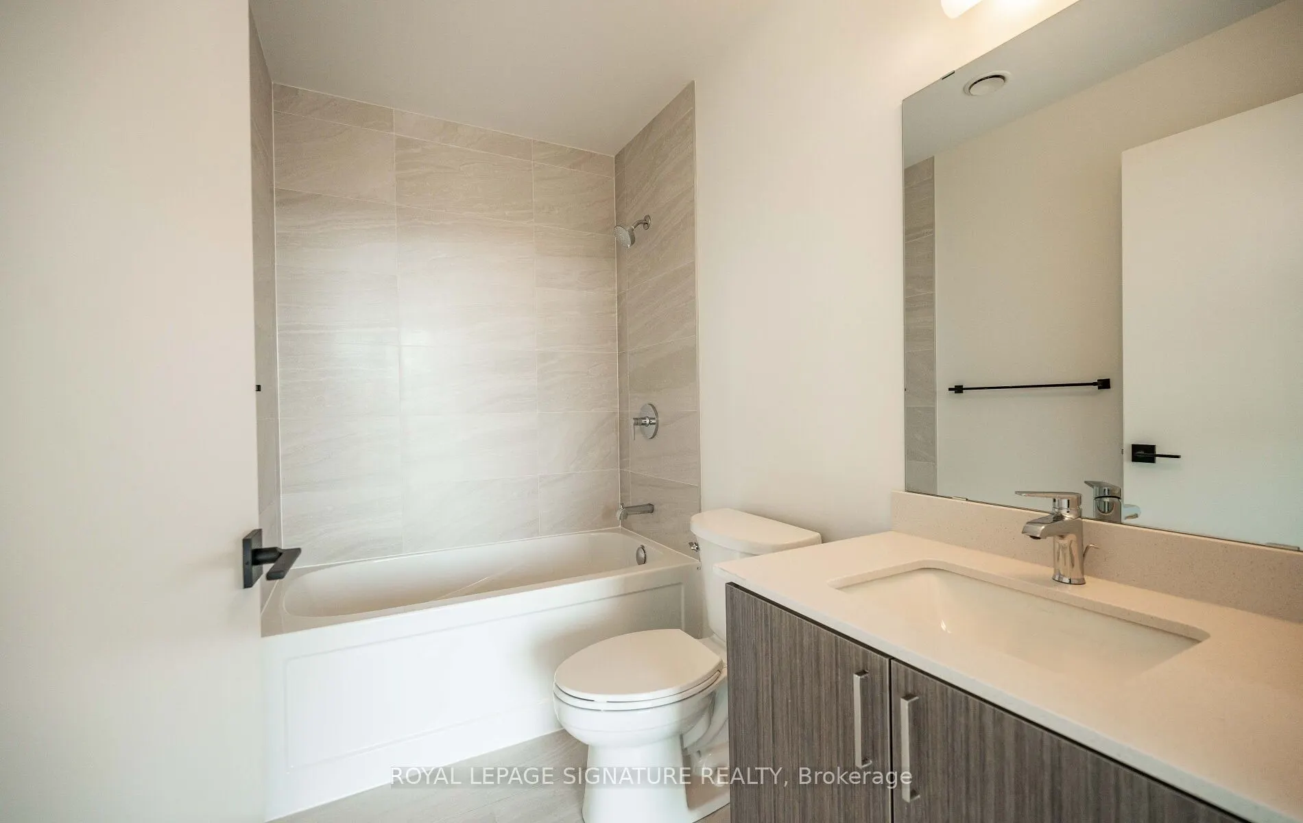 2782 Barton Street E, #1419