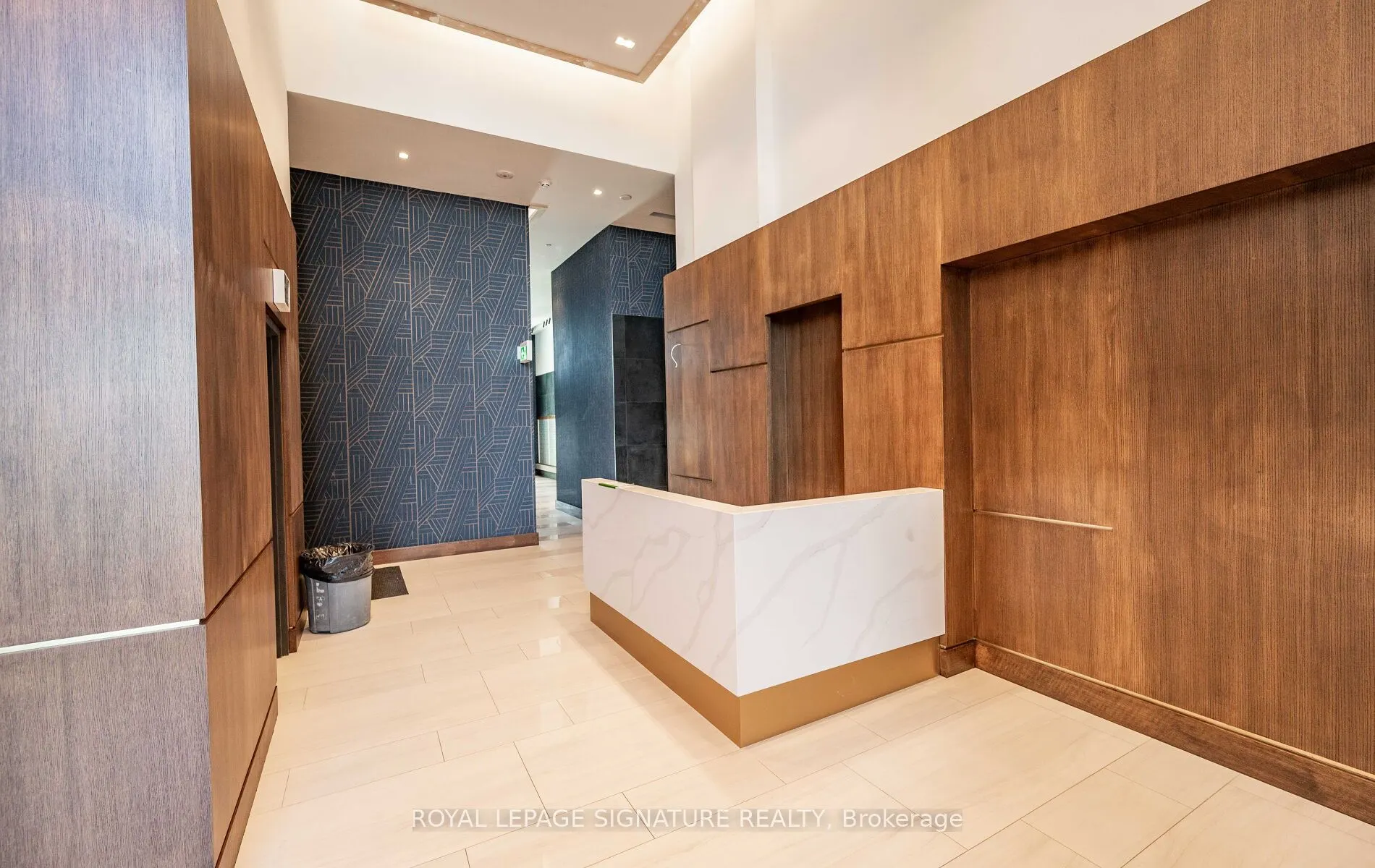 2782 Barton Street E, #1419