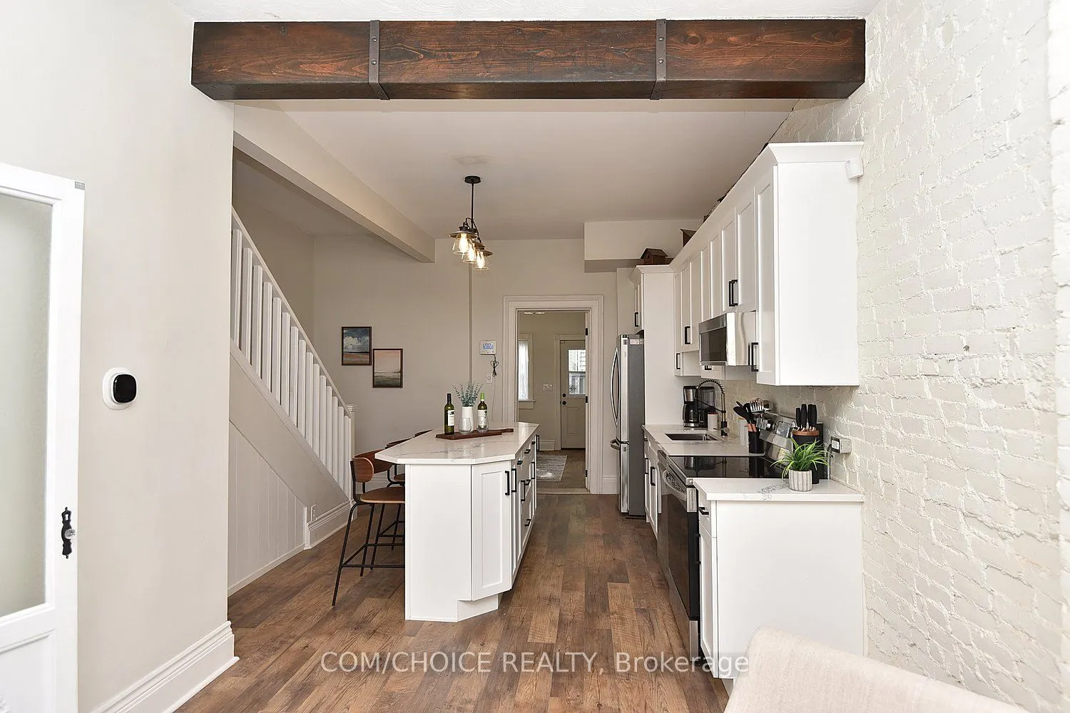 277 Main Street W