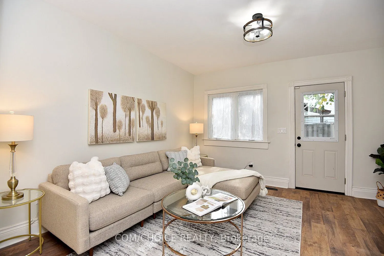 277 Main Street W