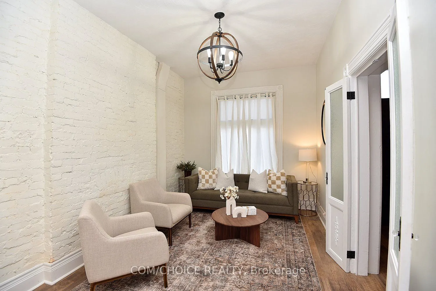 277 Main Street W