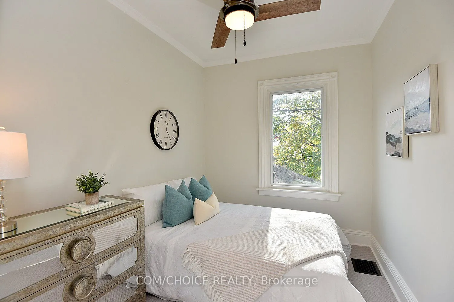 277 Main Street W