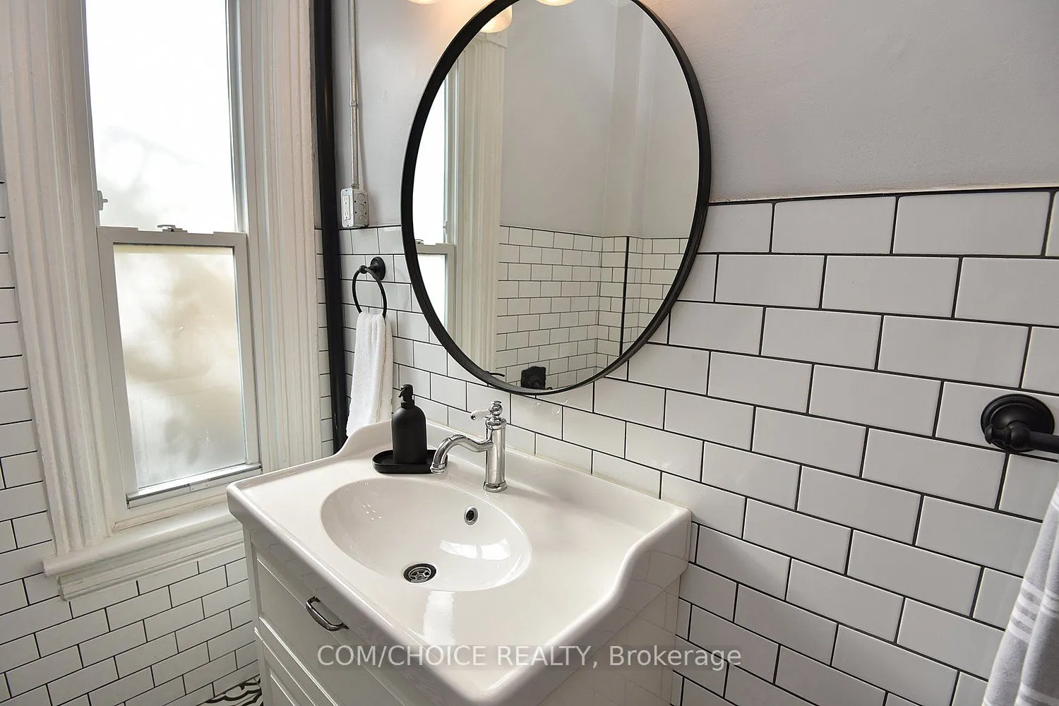277 Main Street W