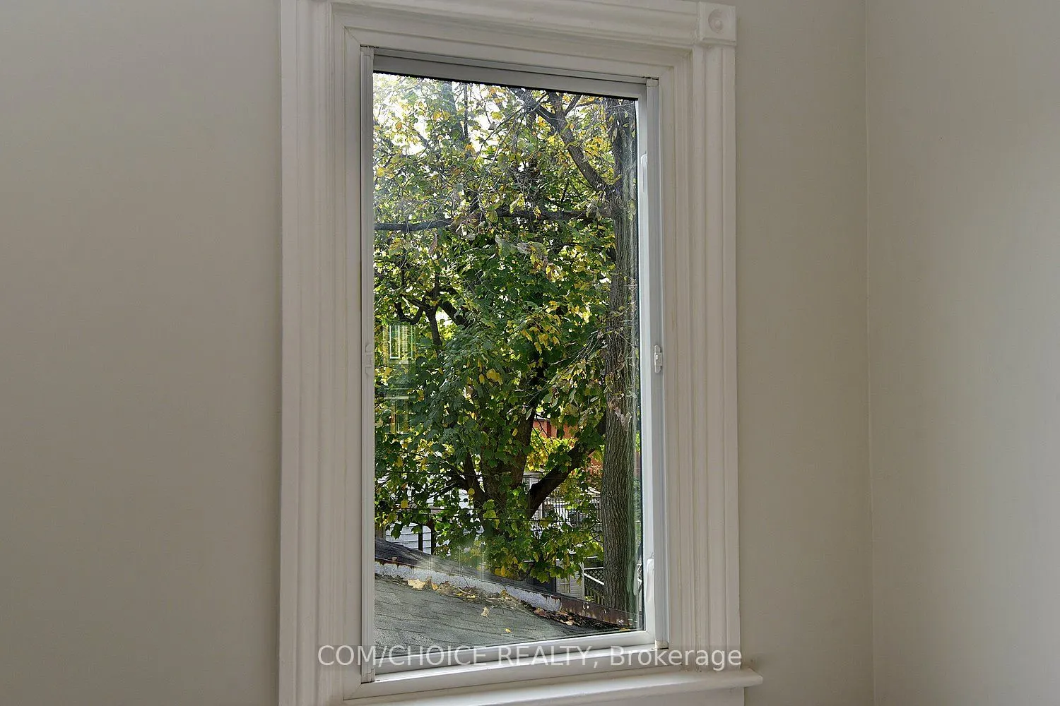 277 Main Street W