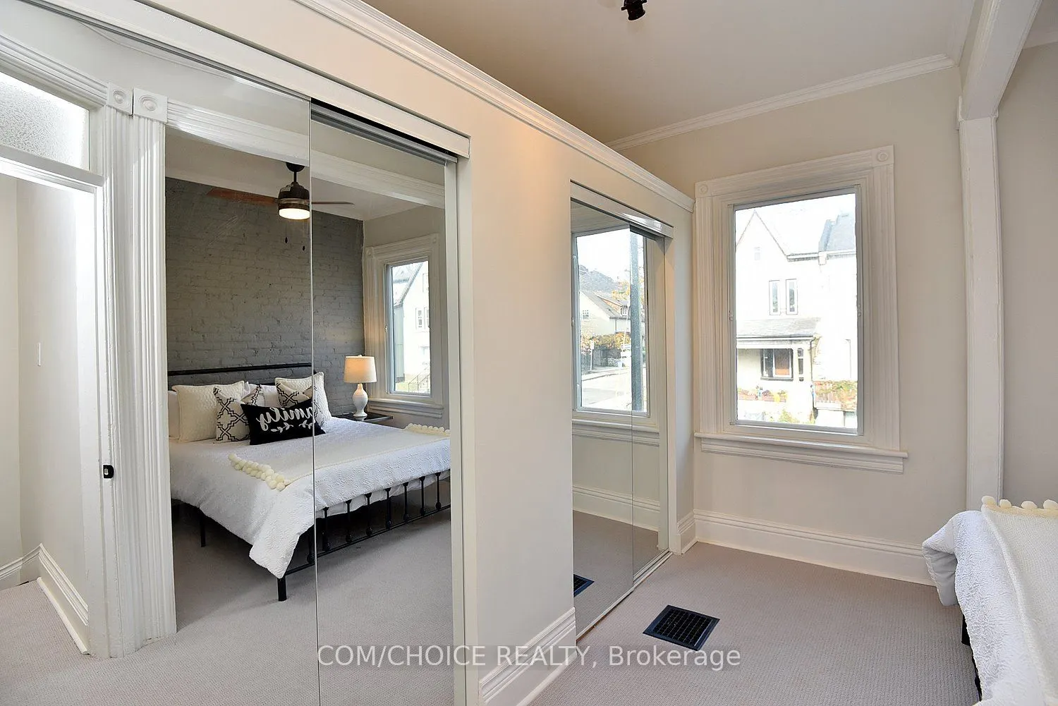 277 Main Street W
