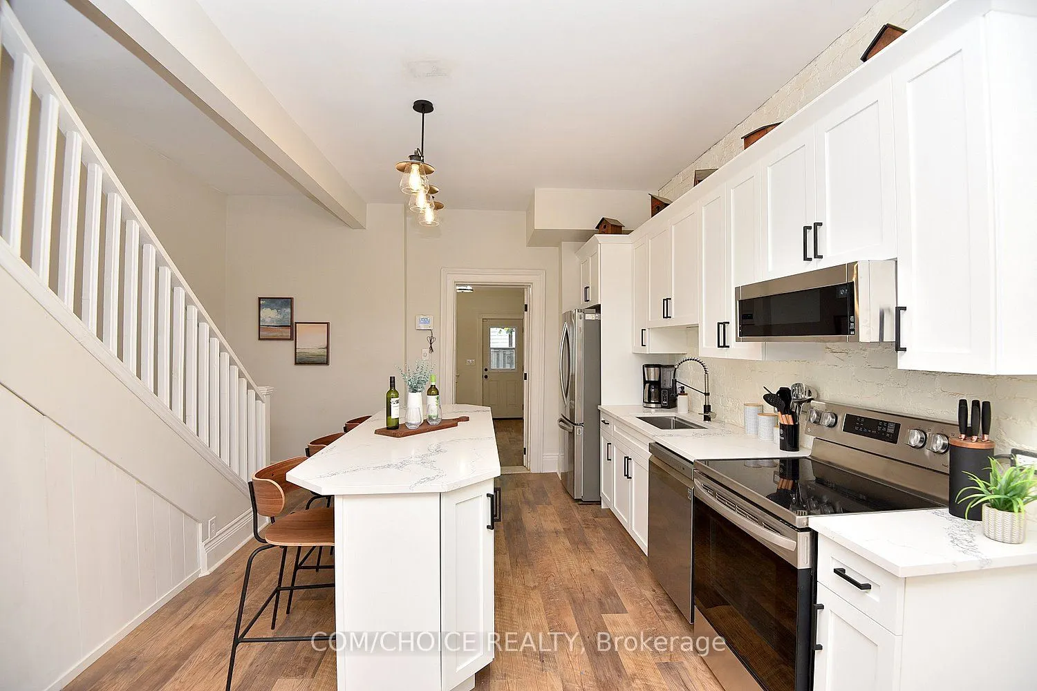 277 Main Street W