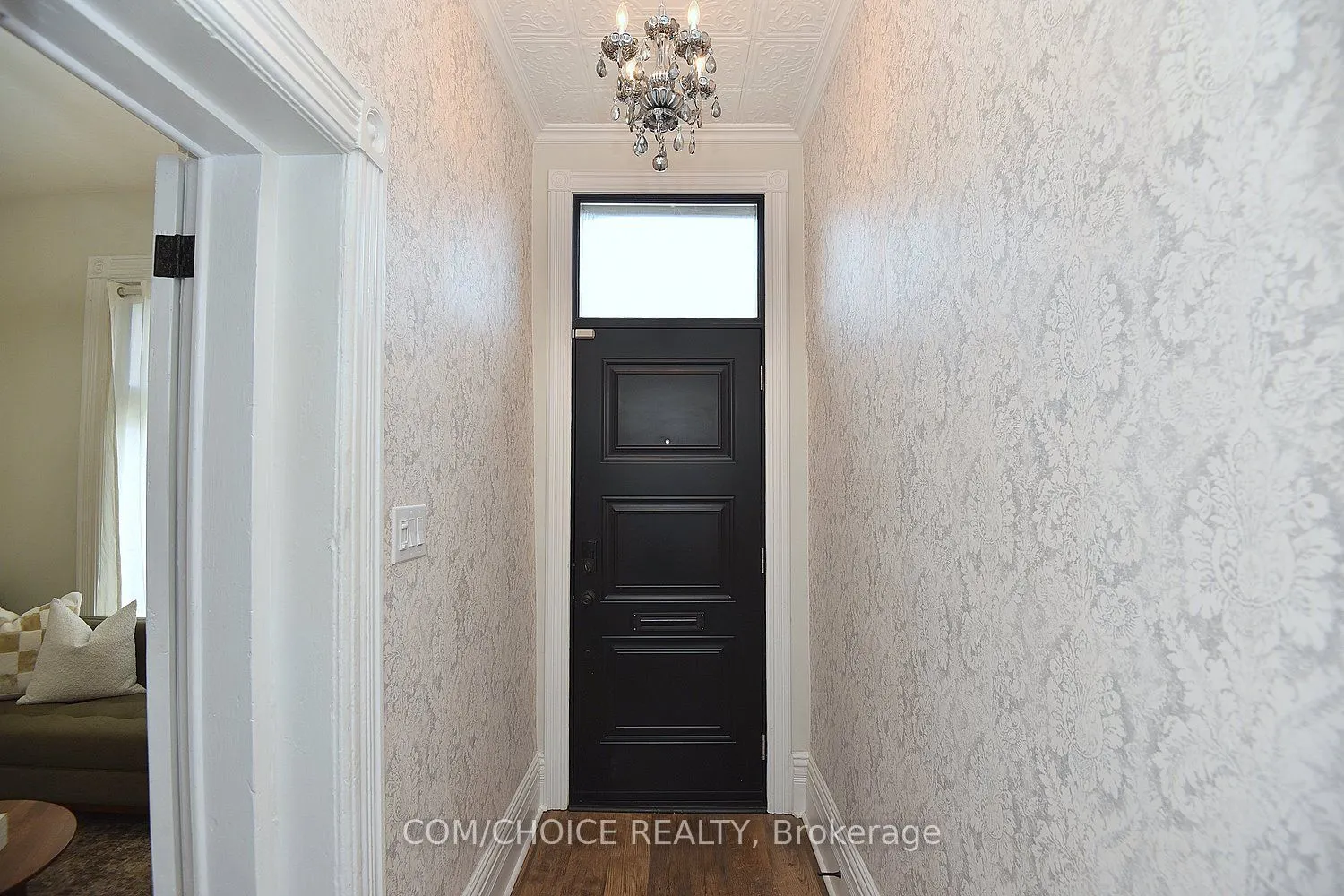 277 Main Street W