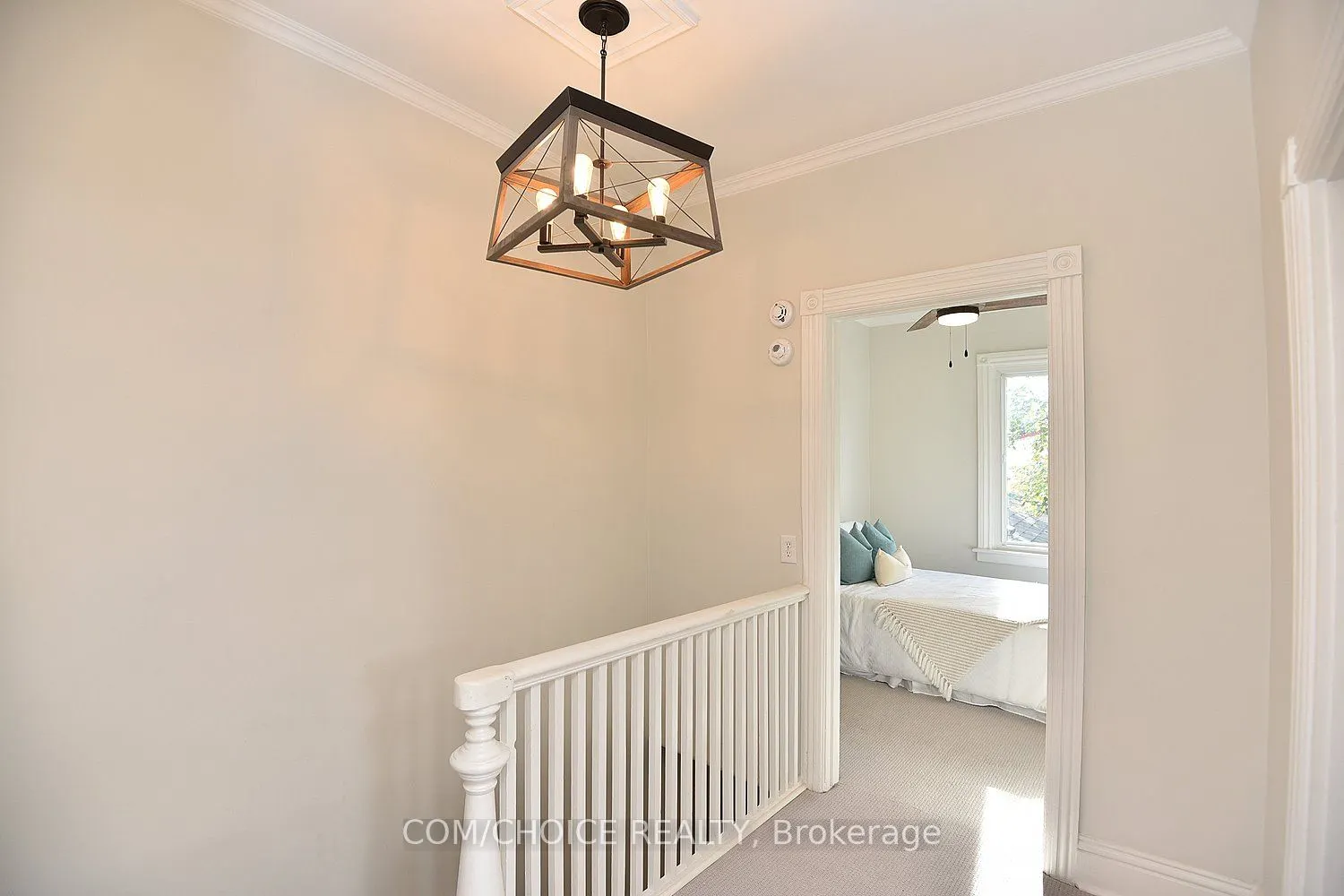 277 Main Street W