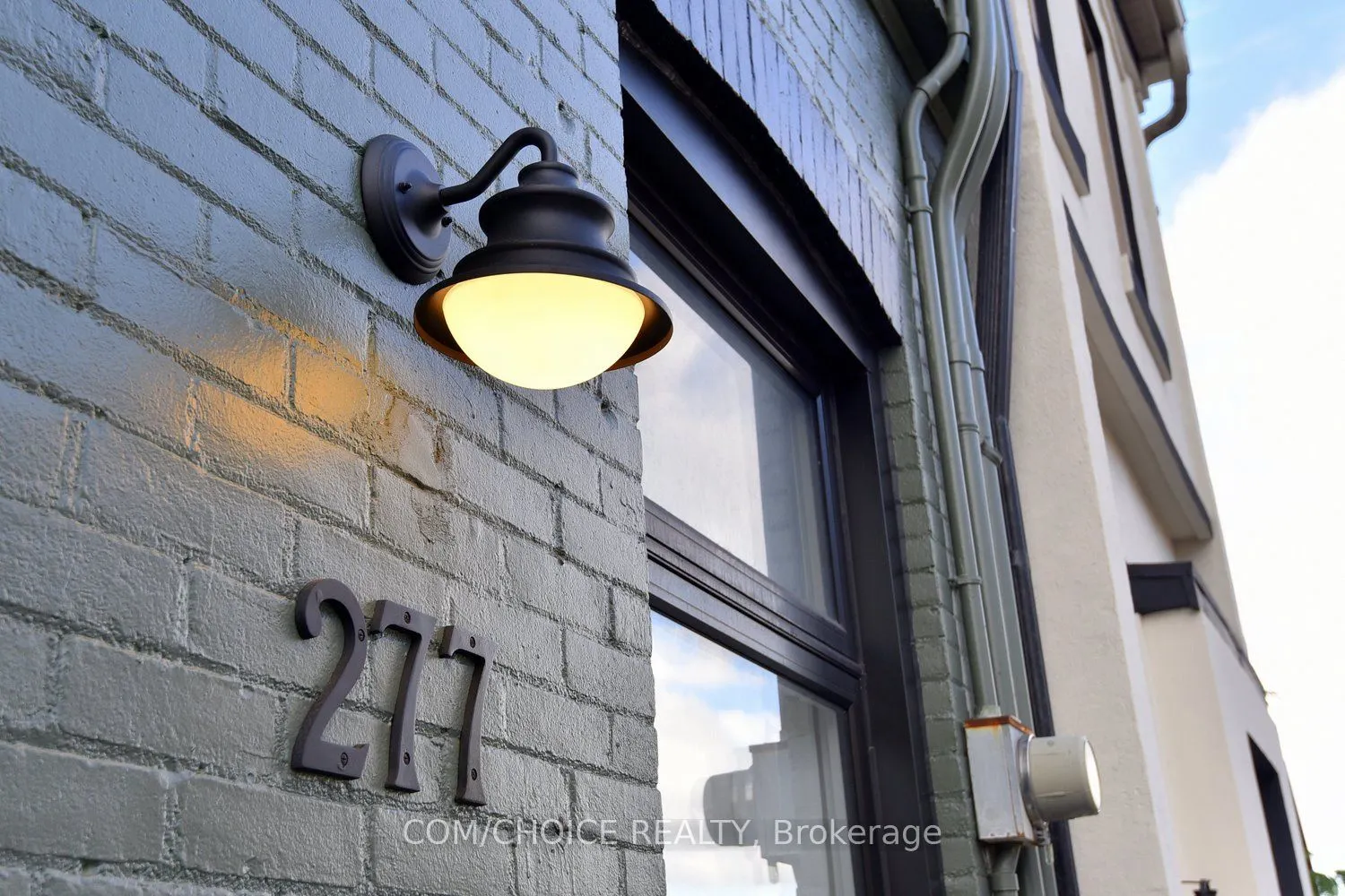 277 Main Street W