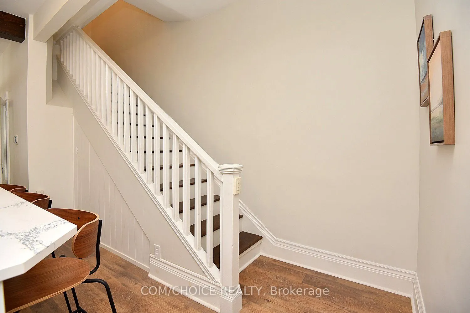 277 Main Street W