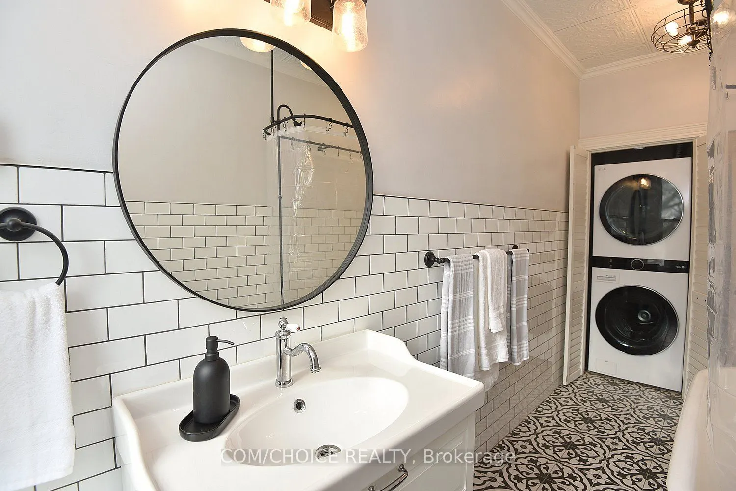 277 Main Street W