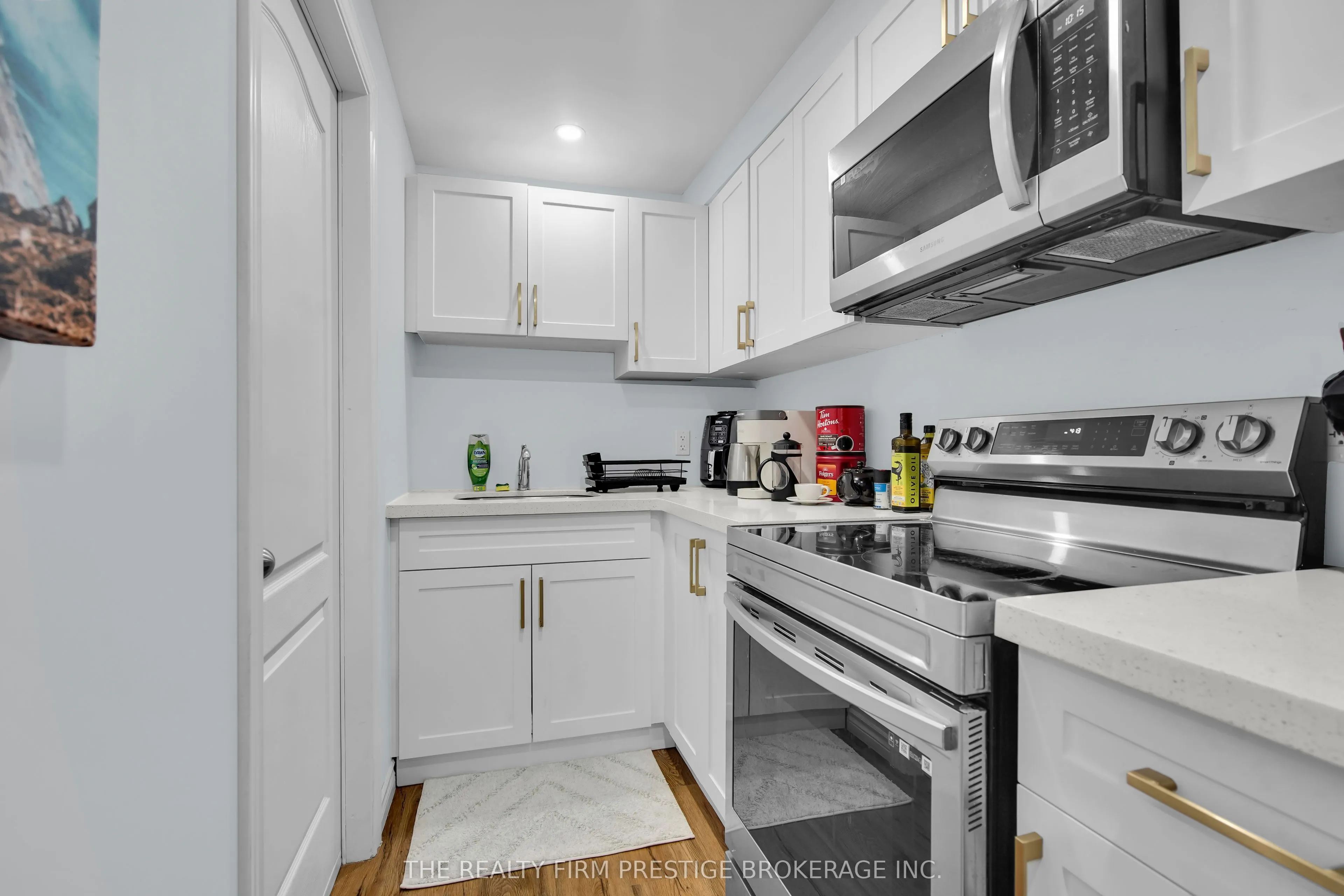 2528 Holbrook - Lower Drive