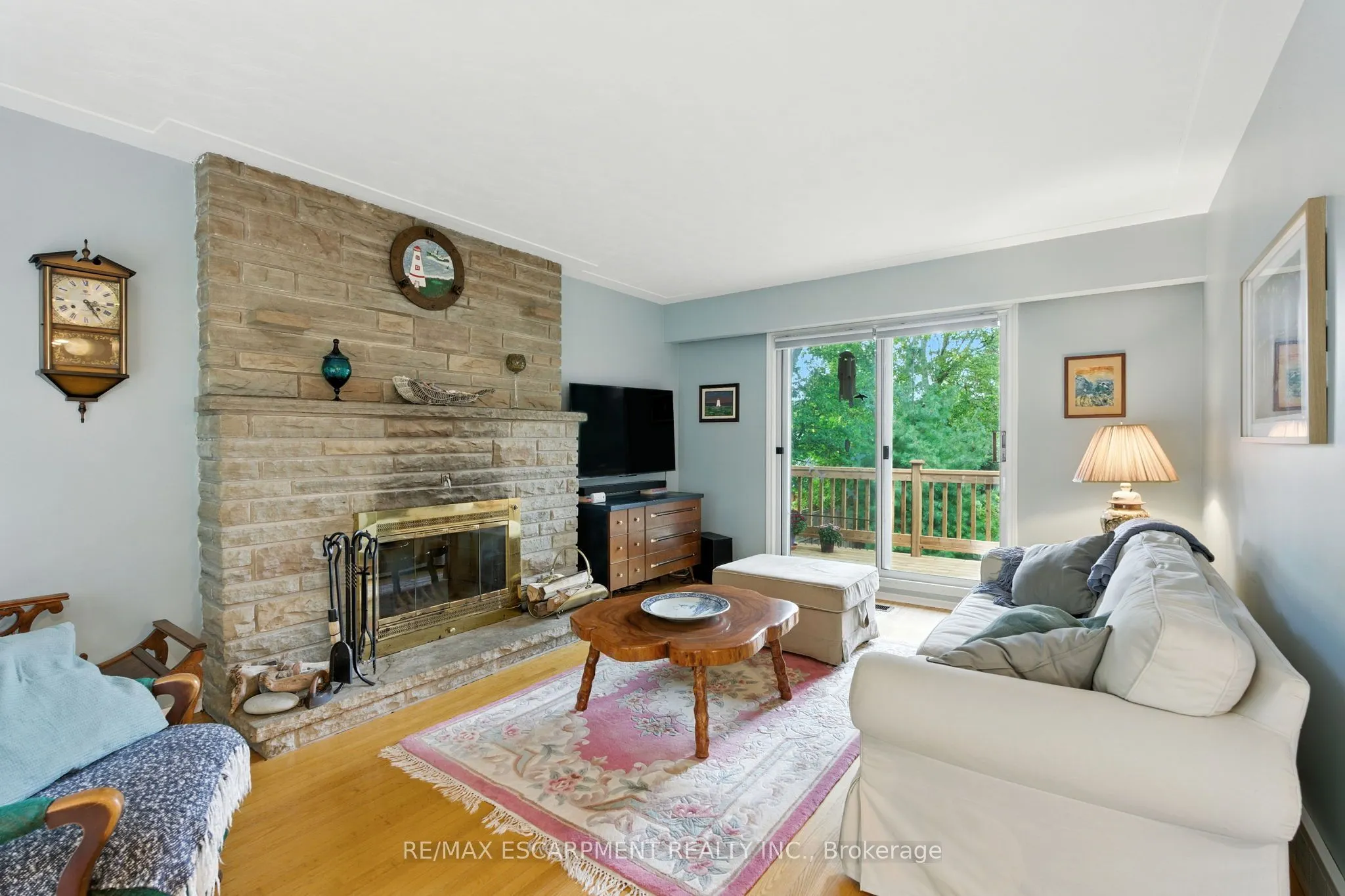 279 Main Street N