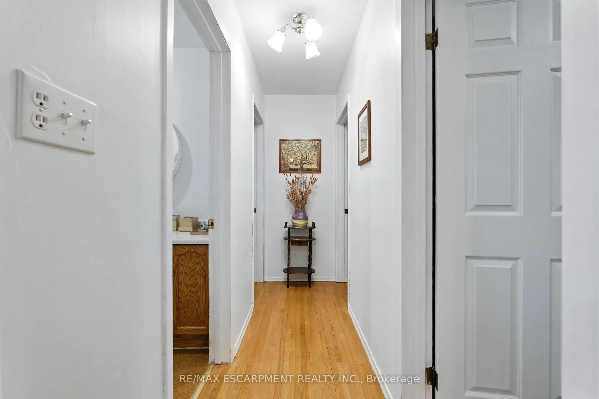 279 Main Street N