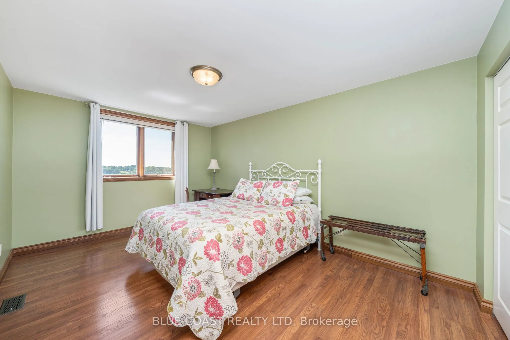 1031 St Clair Parkway