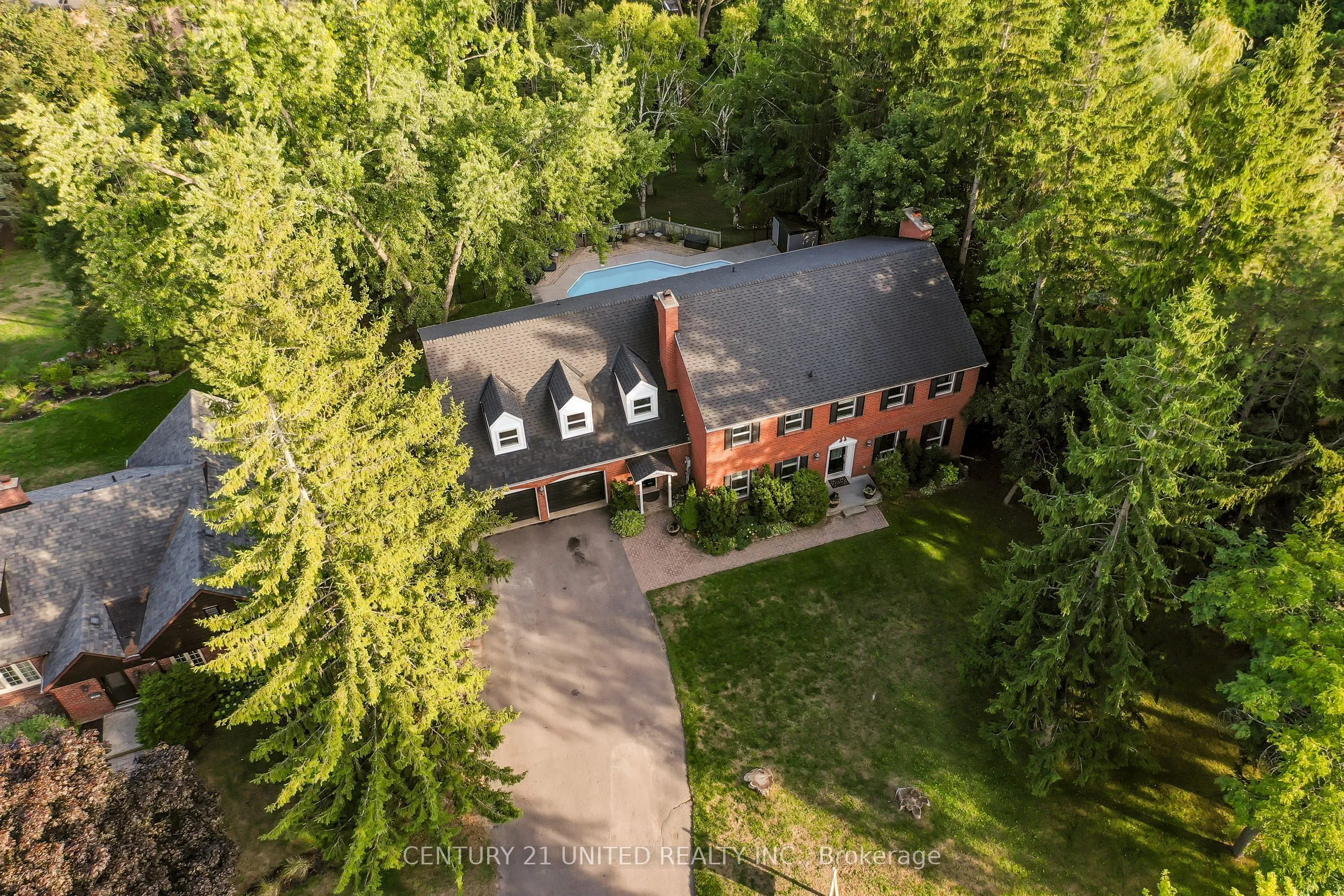 1542 Champlain Drive