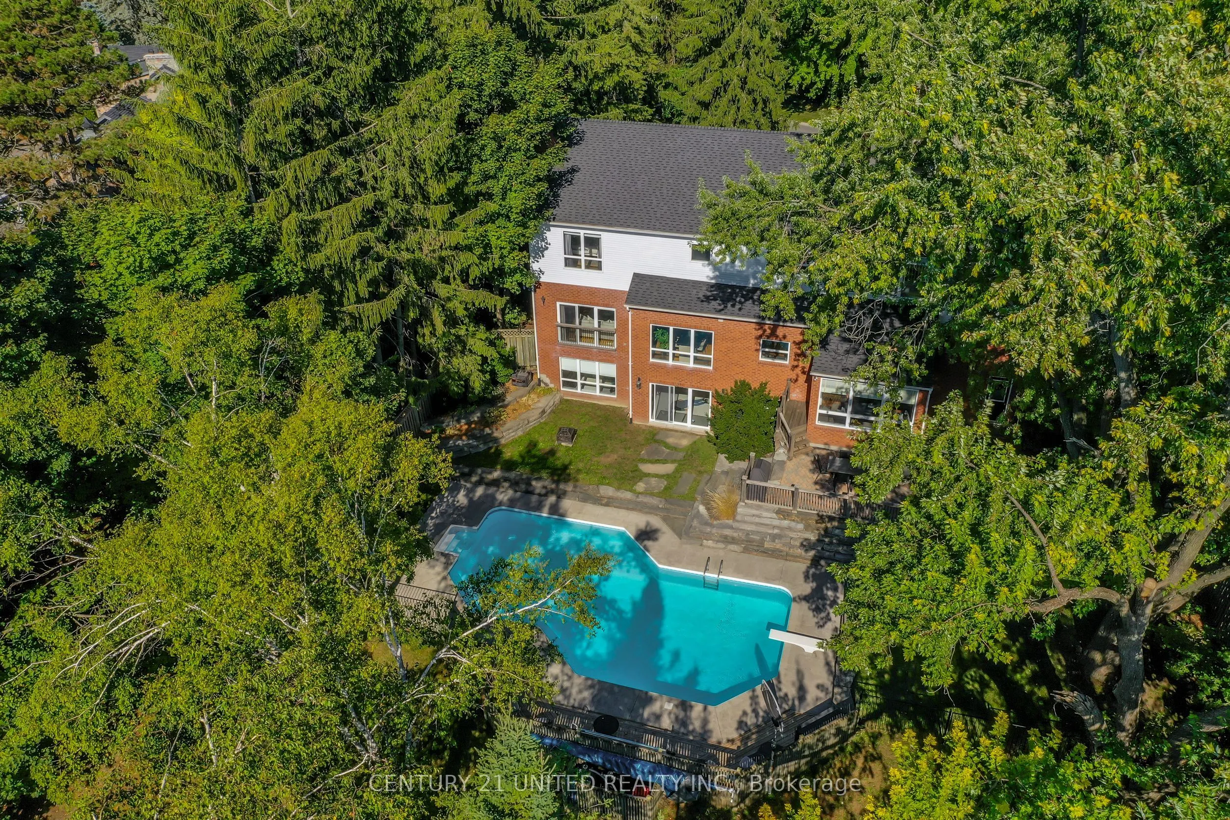 1542 Champlain Drive