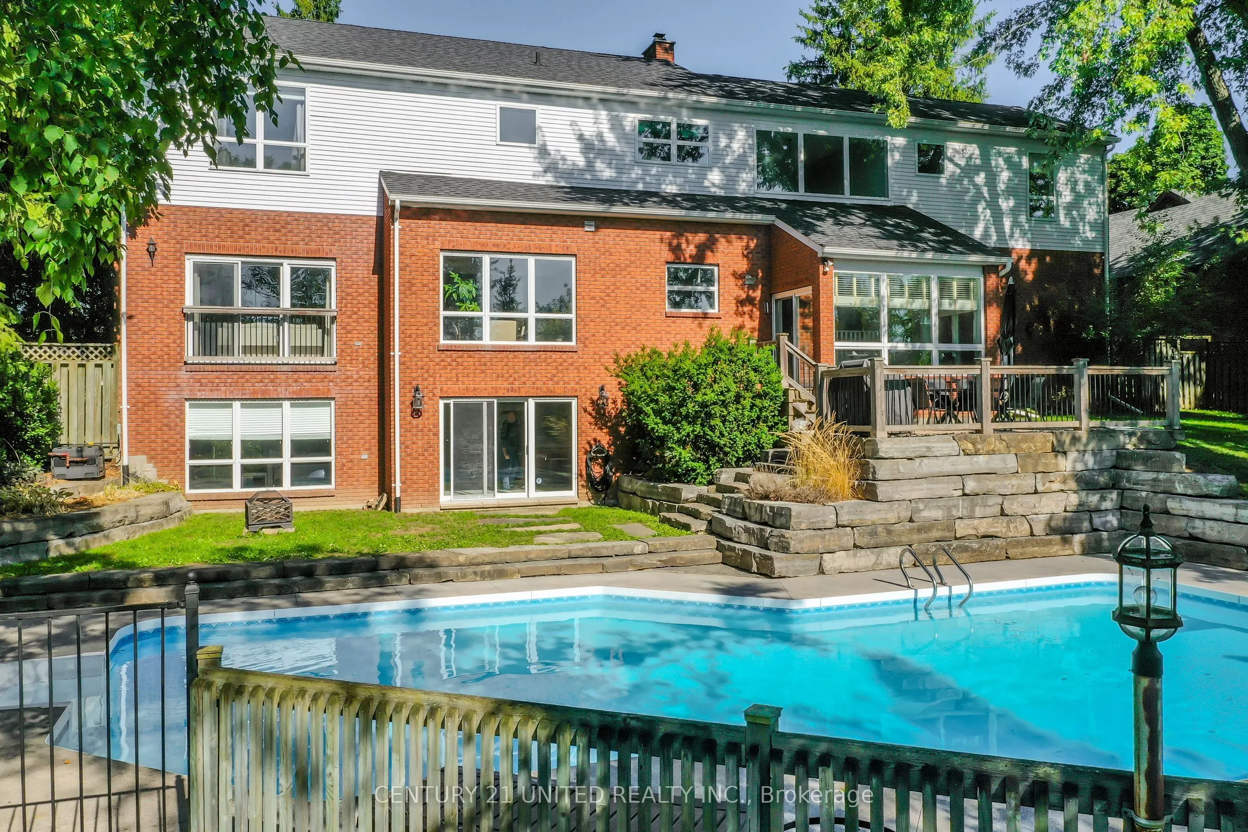 1542 Champlain Drive
