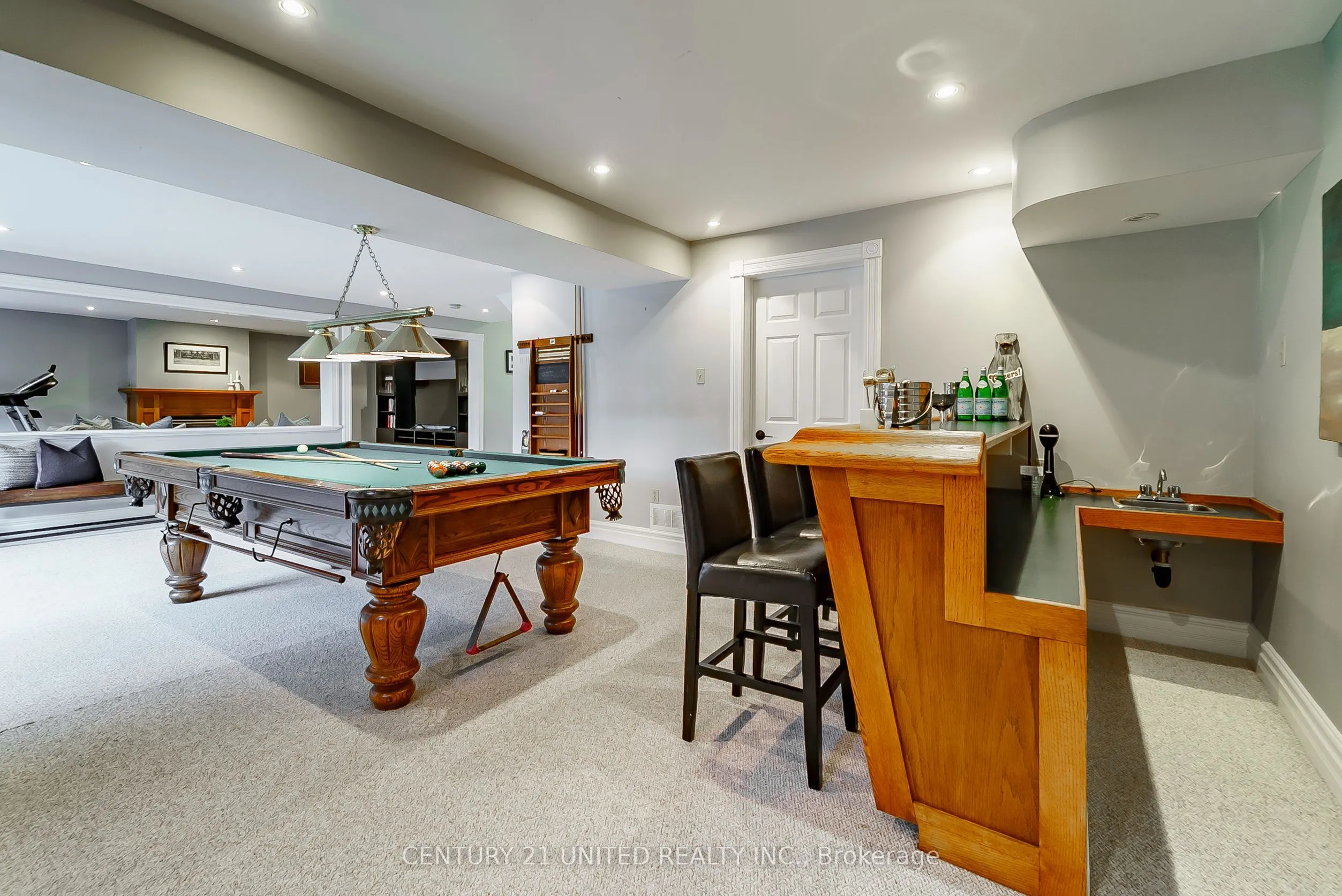 1542 Champlain Drive