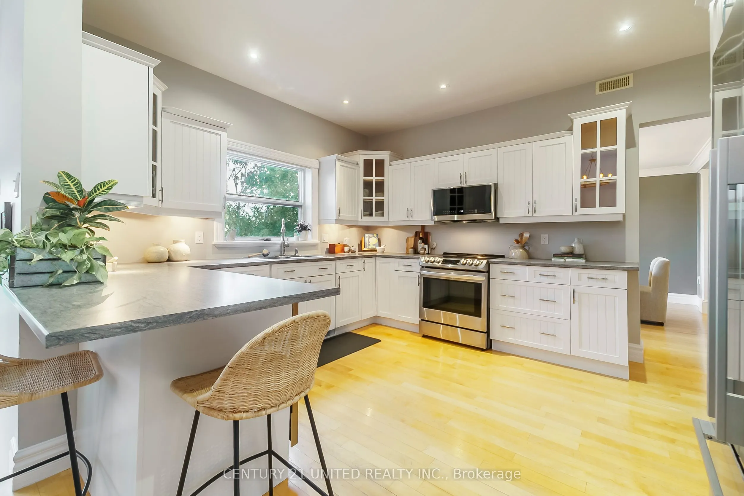 1542 Champlain Drive