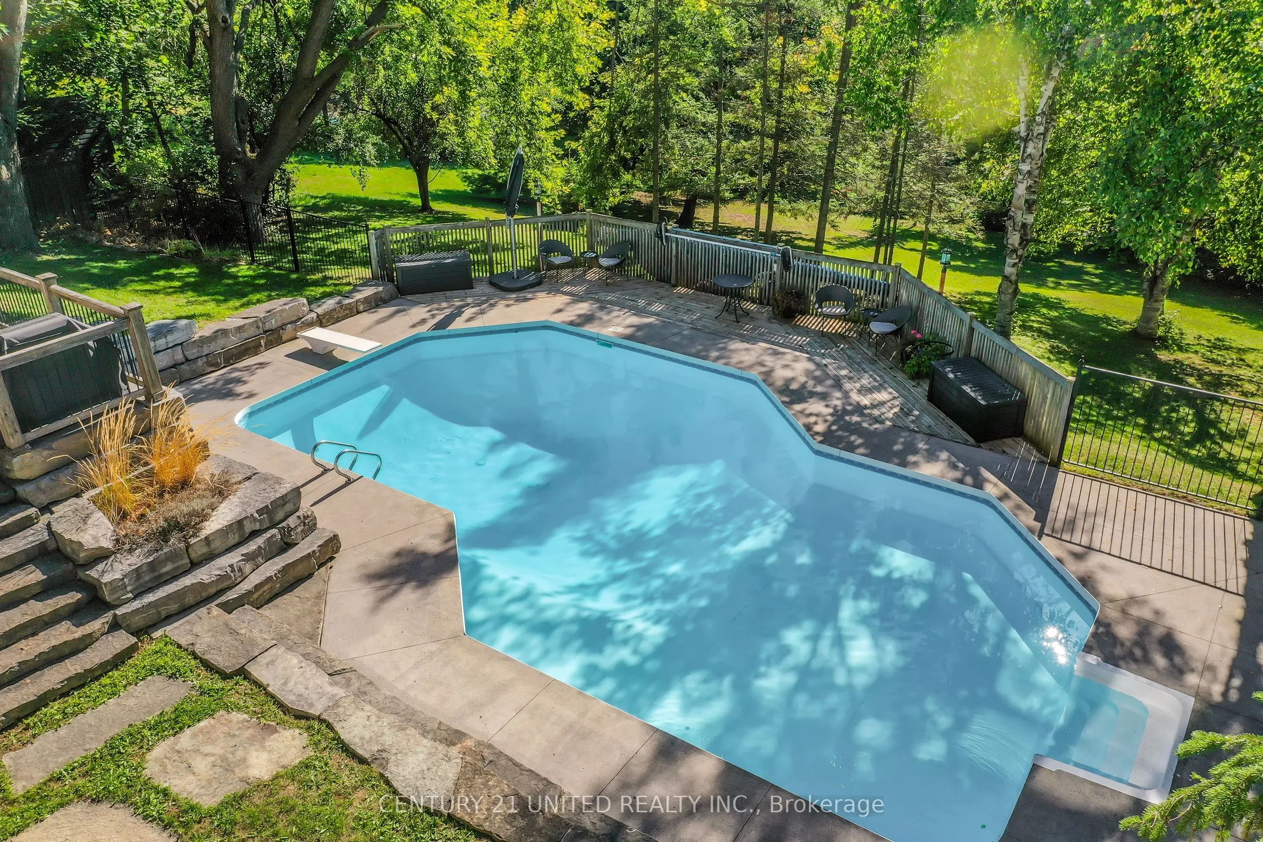 1542 Champlain Drive